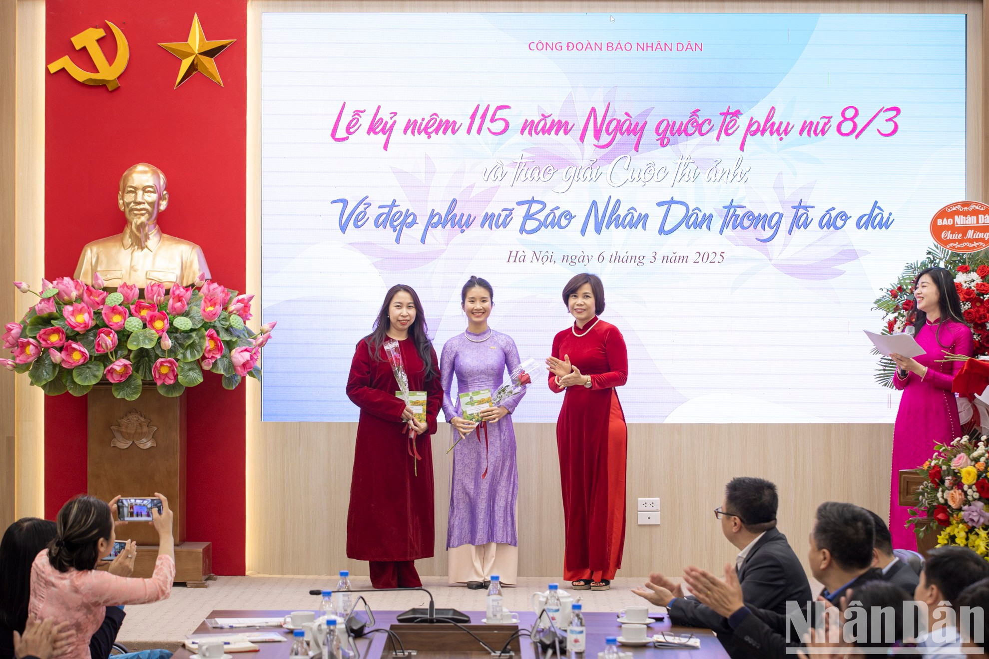 Las ganadoras del segundo premio.