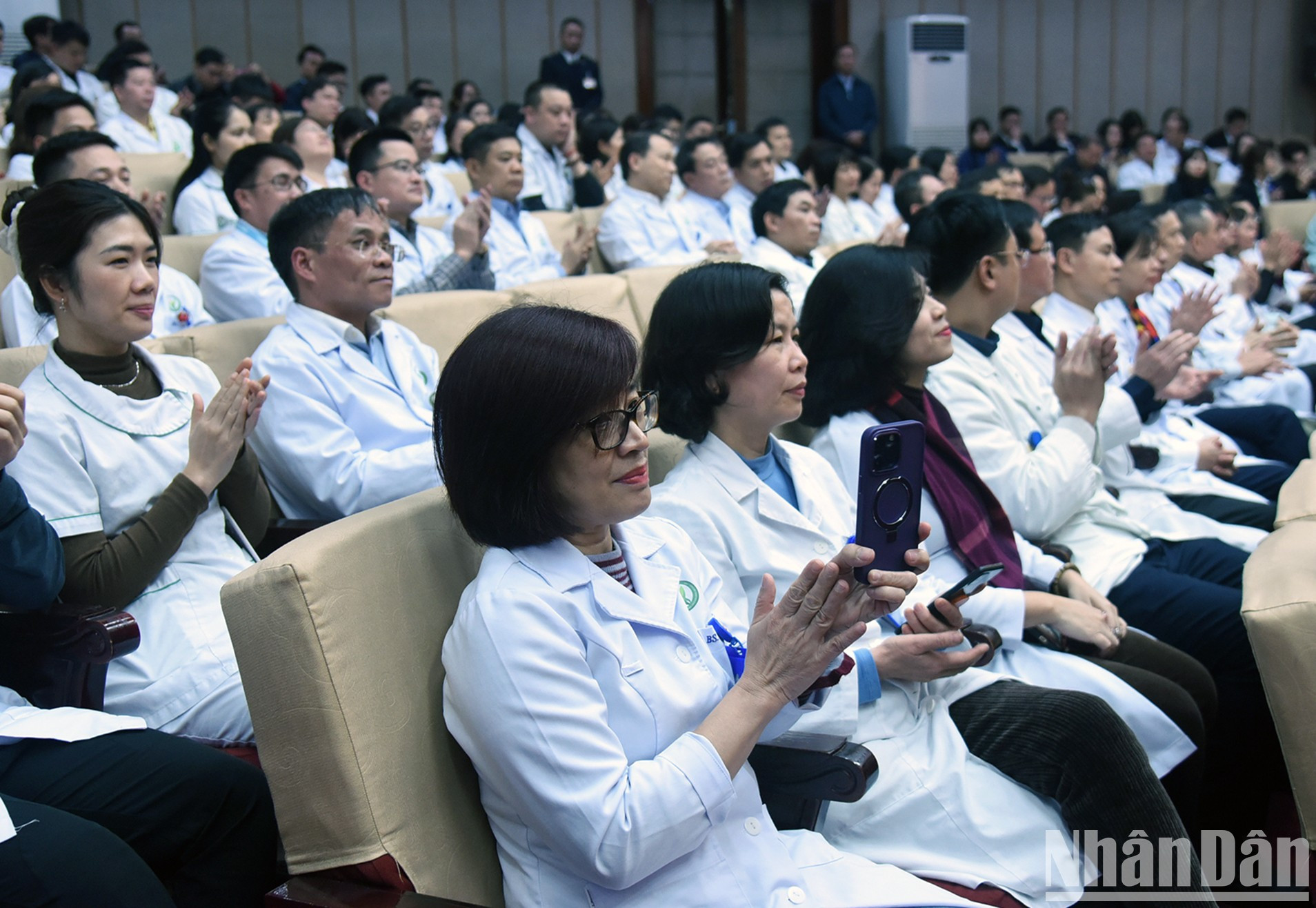 Los trabajadores y médicos del Hospital de Amistad Vietnam Alemania.