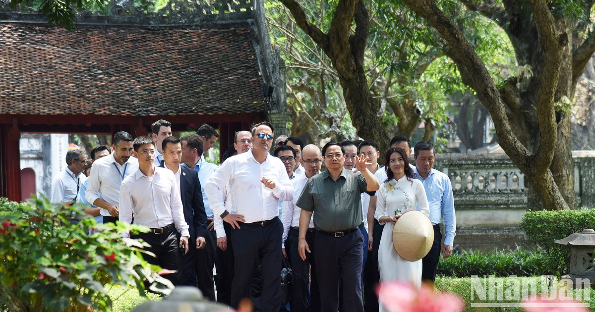  Premieres de Vietnam y Luxemburgo visitan destinos en Hanói