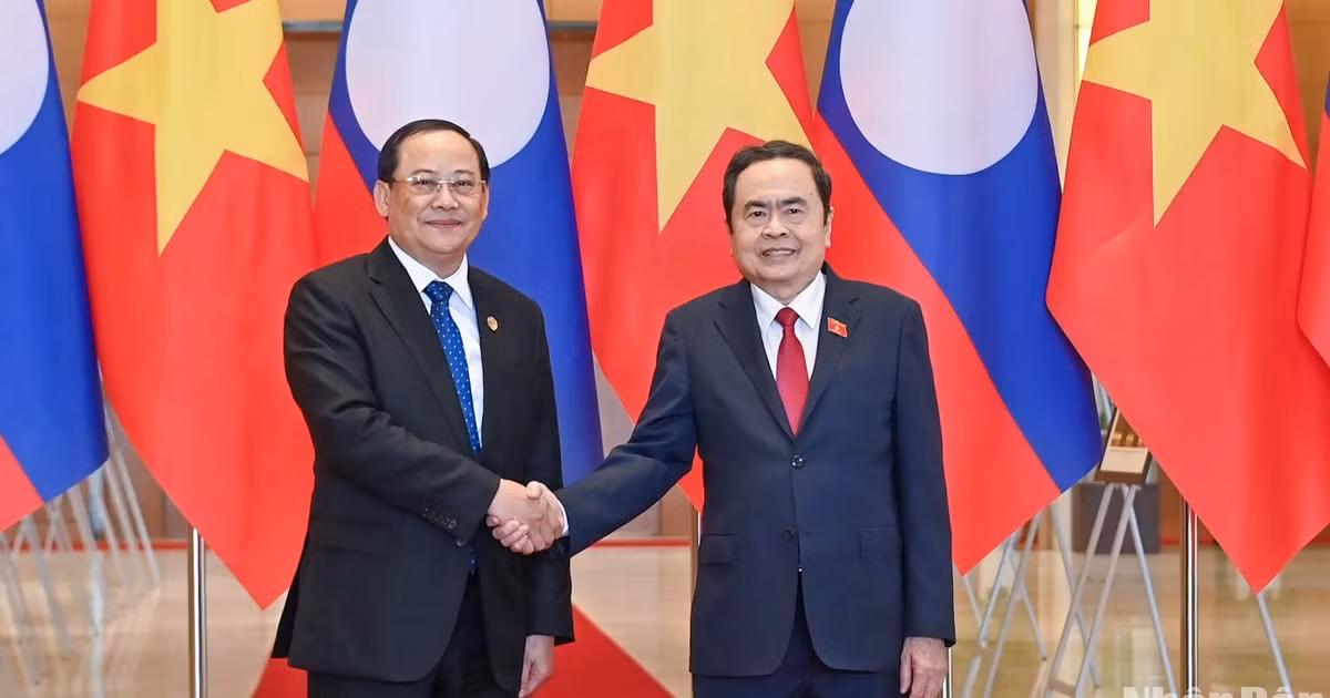 [Foto] Máximo legislador de Vietnam se reúne con premier de Laos