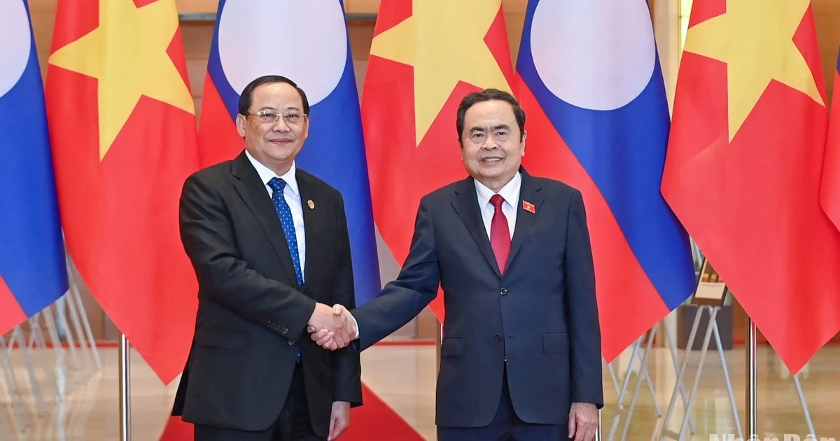 [Foto] Máximo legislador de Vietnam se reúne con premier de Laos