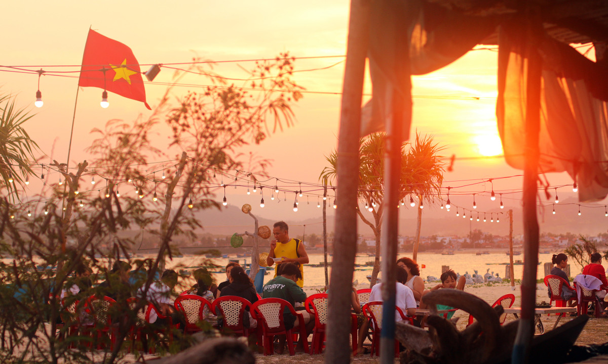 Los establecimientos de servicios de los lugareños se construyen en un espacio aireado. Los establecimientos de servicios de los lugareños se construyen en un espacio aireado.