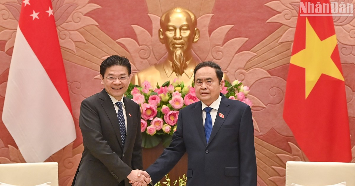 [Foto] Presidente de la Asamblea Nacional de Vietnam recibe al premier singapurense
