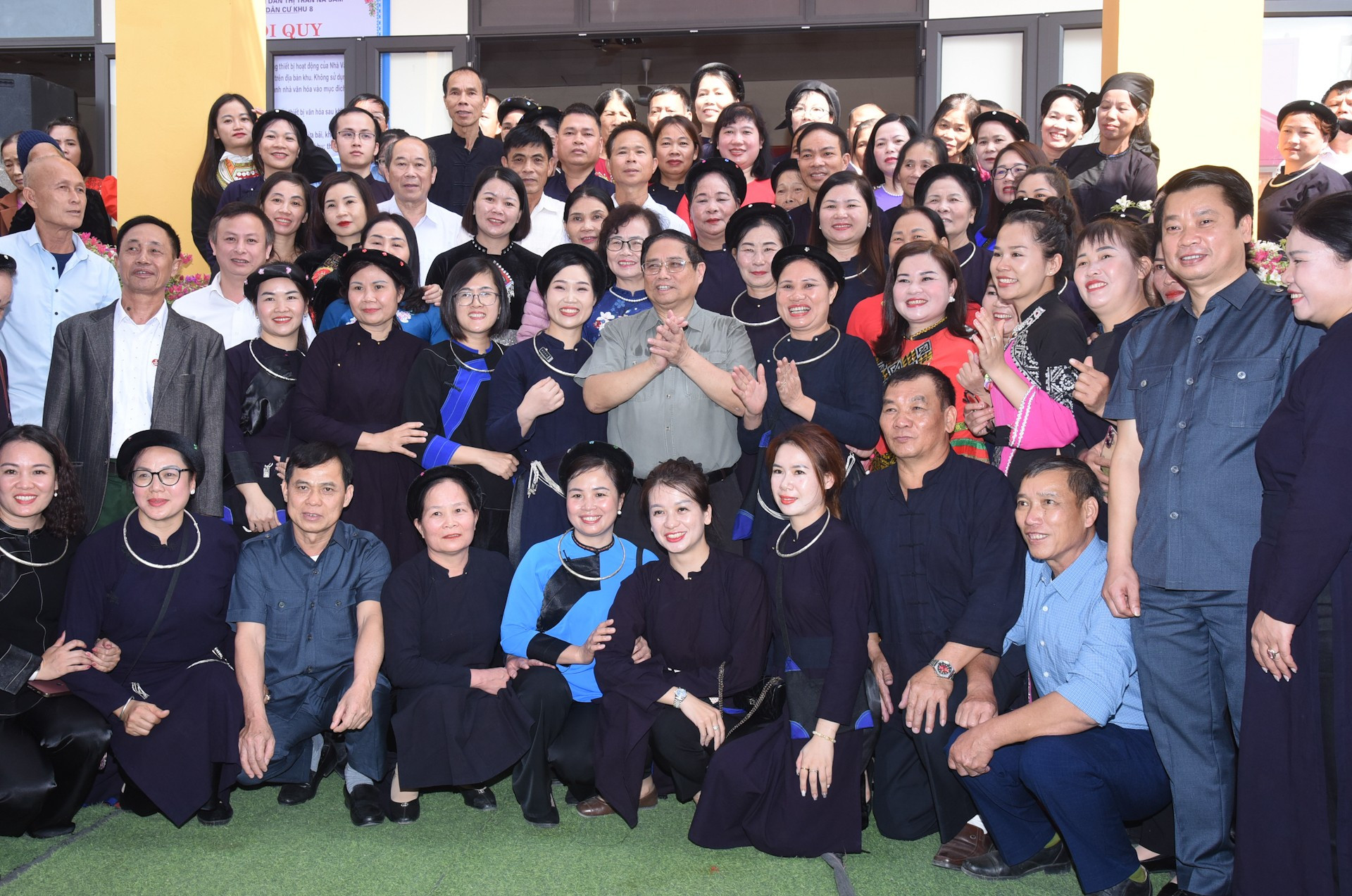 El premier Pham Minh Chinh y las minorías étnicas de Lang Son. El premier Pham Minh Chinh y las minorías étnicas de Lang Son.