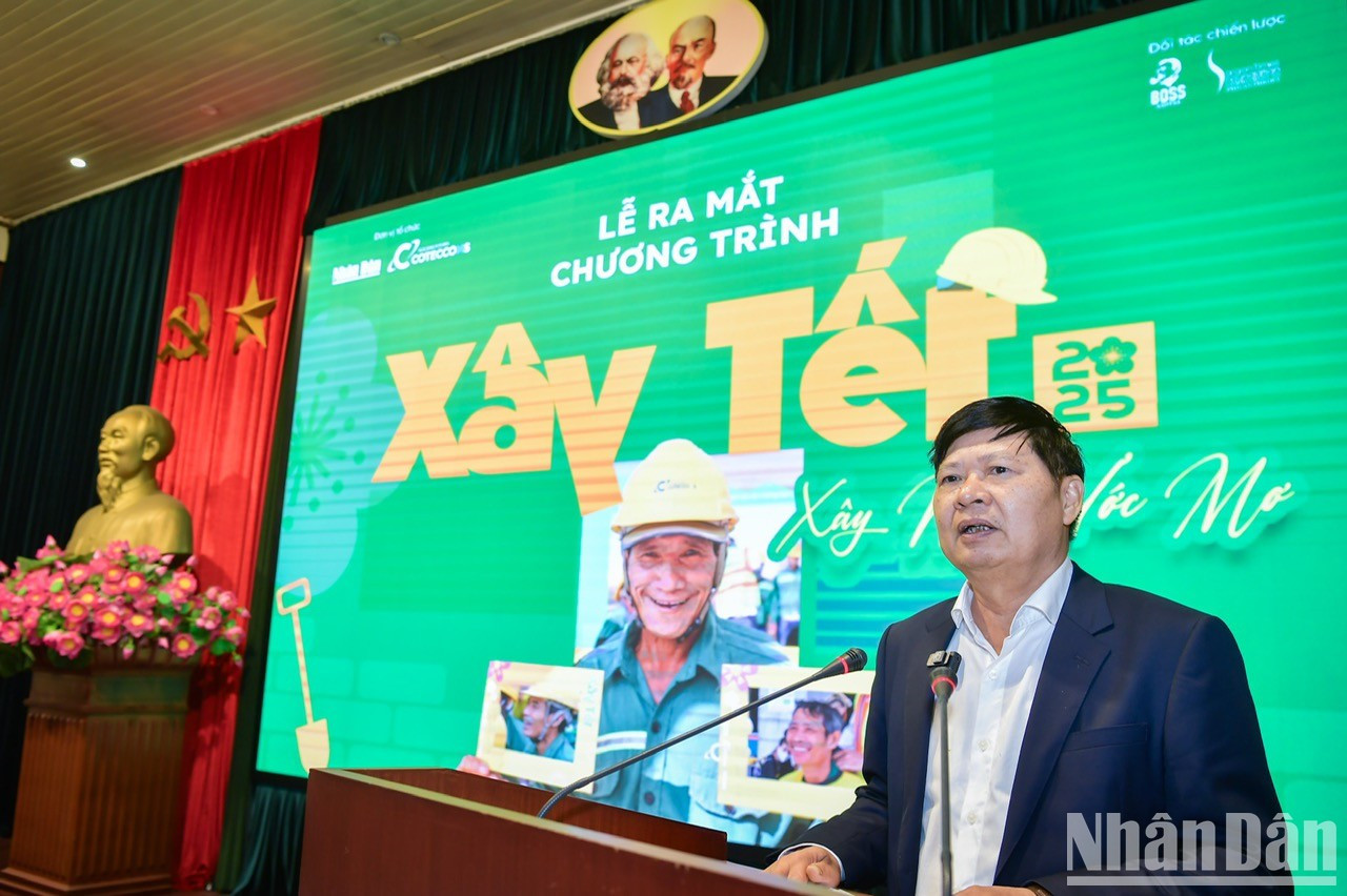 El vicepresidente de la Confederación General del Trabajo de Vietnam, Phan Van Anh, habla en el evento. El vicepresidente de la Confederación General del Trabajo de Vietnam, Phan Van Anh, habla en el evento.