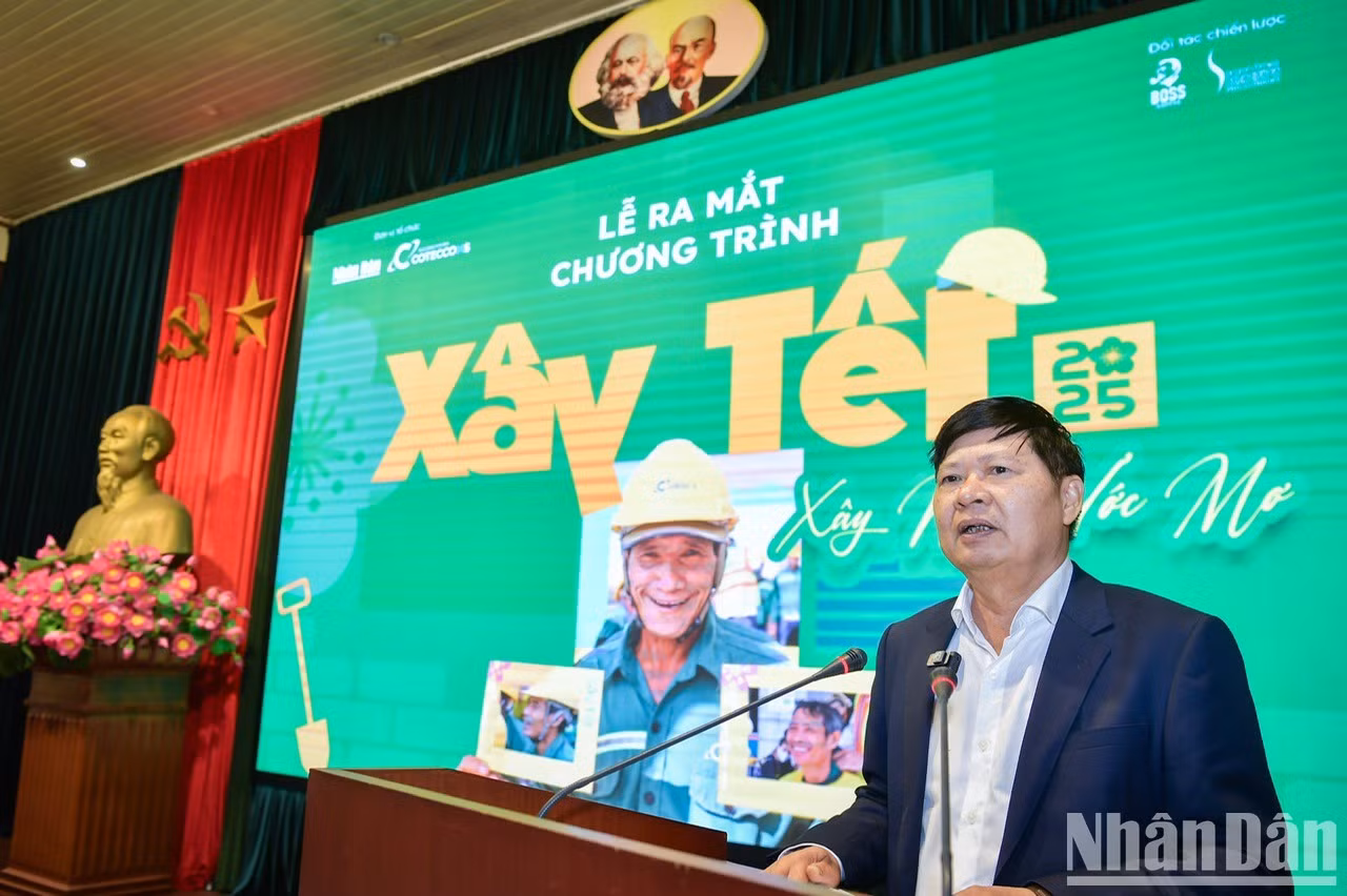 El vicepresidente de la Confederación General del Trabajo de Vietnam, Phan Van Anh, habla en el evento.
