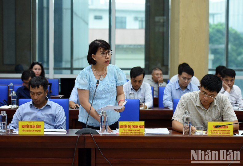 Una representante del Ministerio de Agricultura y Desarrollo Rural presenta su opinión. Una representante del Ministerio de Agricultura y Desarrollo Rural presenta su opinión.