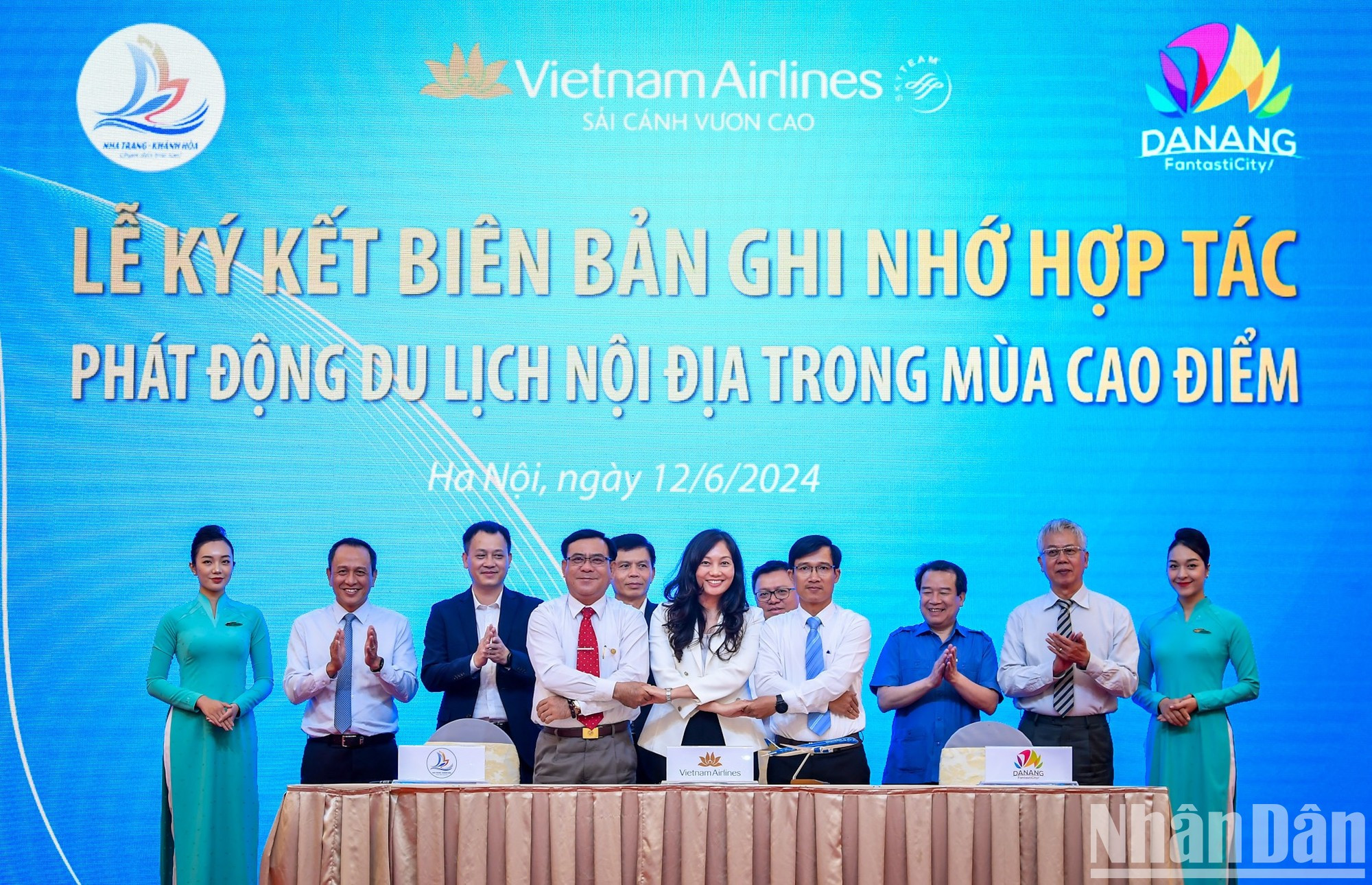 Vietnam Airlines elaborará un mecanismo de cooperación con las localidades nacionales para crear productos turísticos nuevos en este verano. Vietnam Airlines elaborará un mecanismo de cooperación con las localidades nacionales para crear productos turísticos nuevos en este verano.