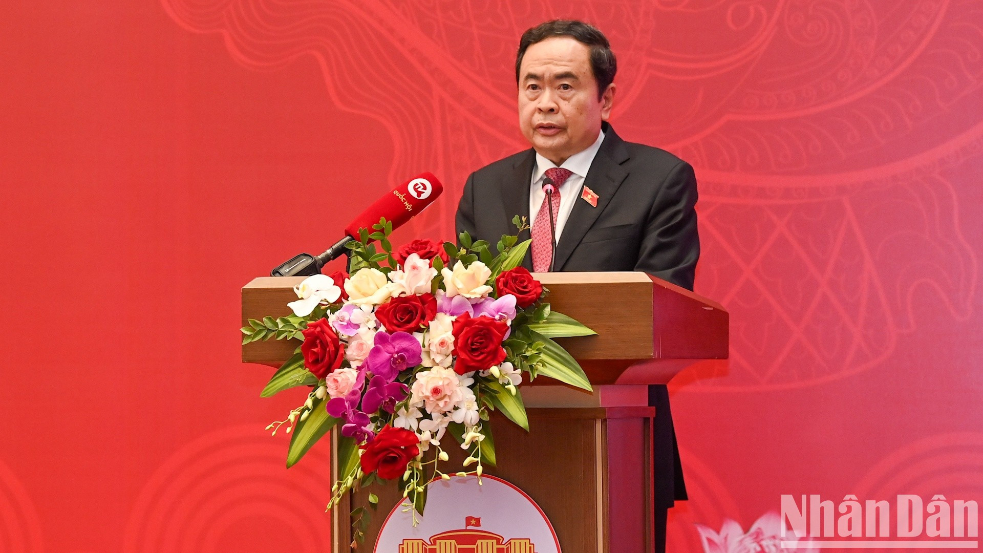 El vicepresidente del Parlamento Tran Thanh Man anuncia el discurso inaugural de la conferencia. El vicepresidente del Parlamento Tran Thanh Man anuncia el discurso inaugural de la conferencia.