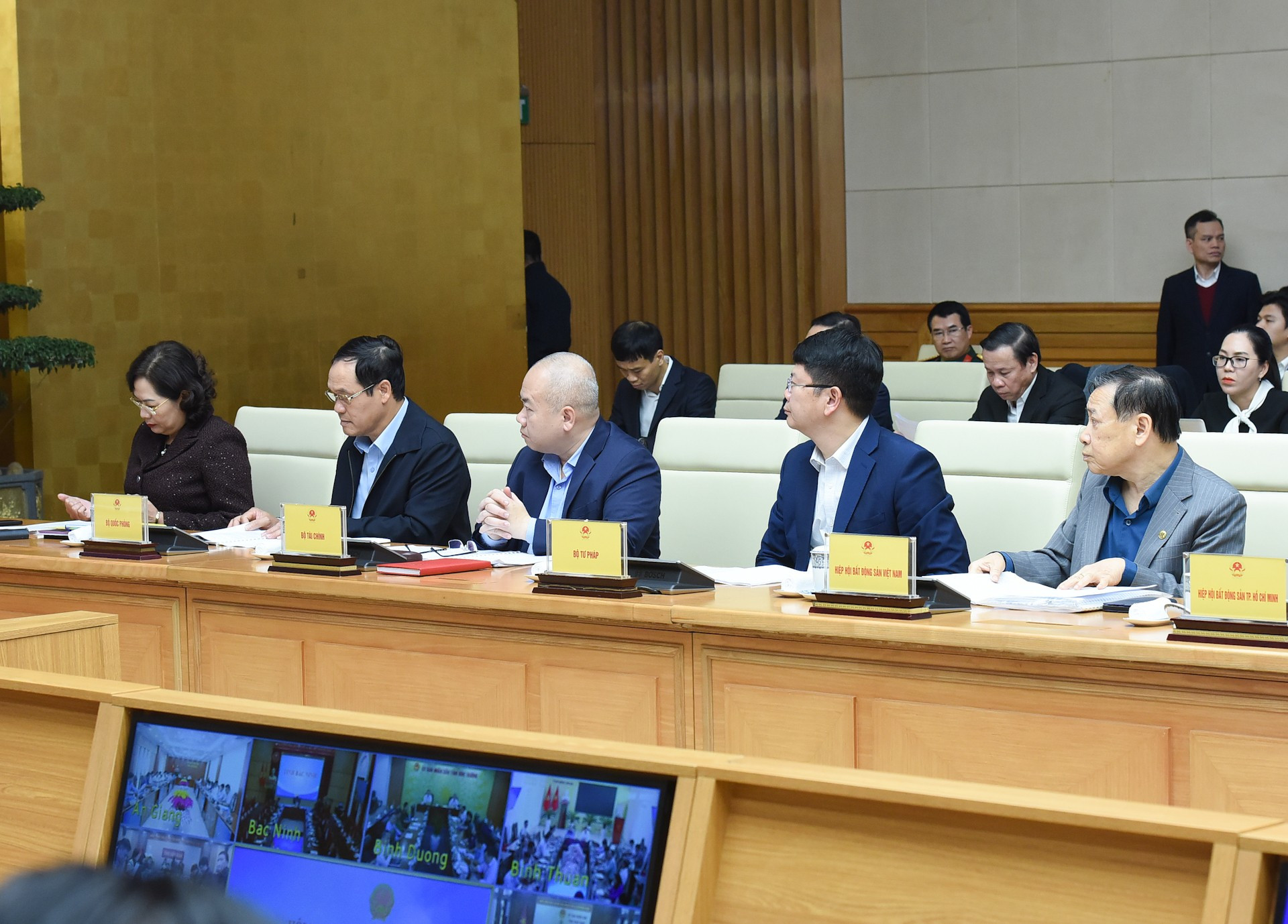 Representantes de ministros, departamentos y sectores acuden a la cita.