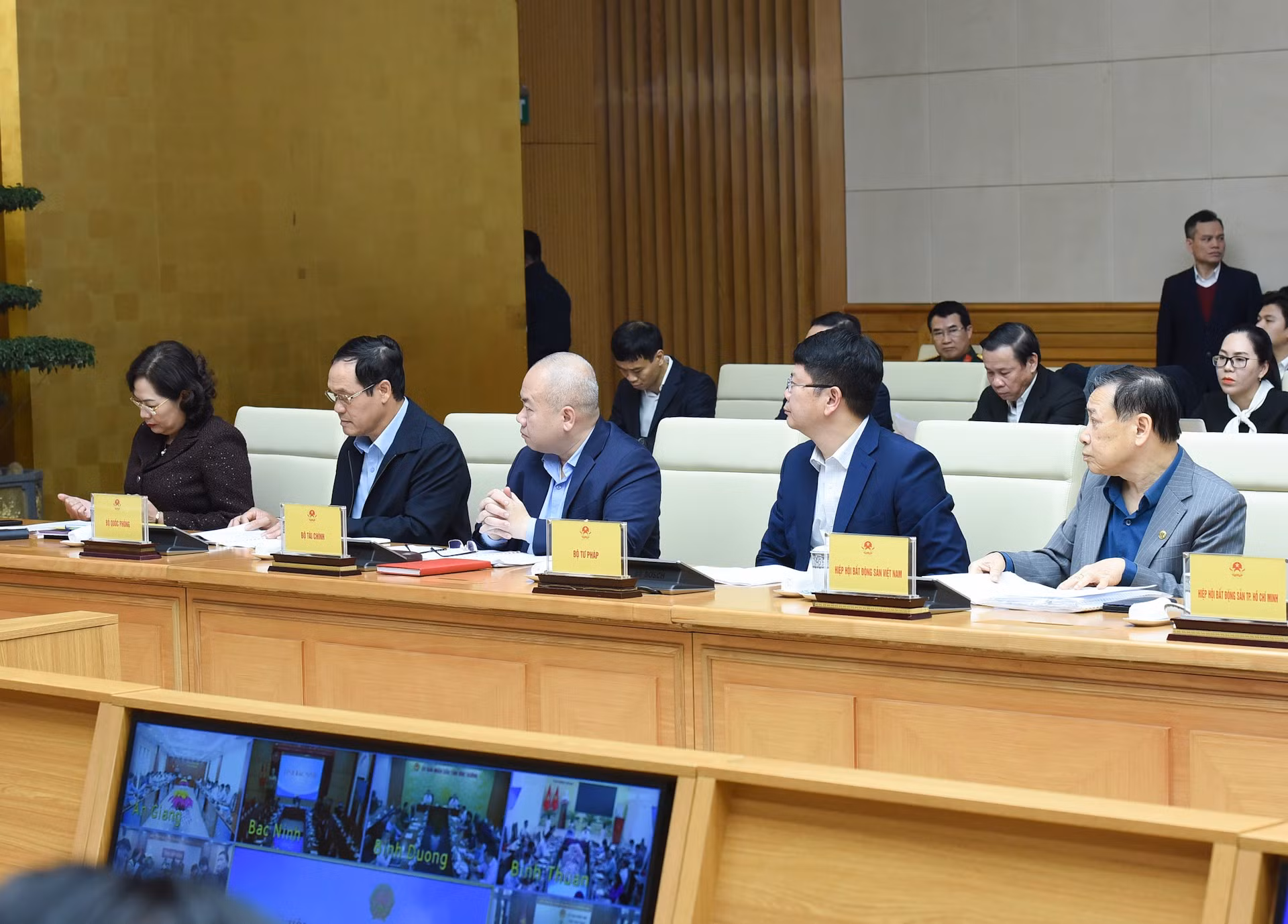 Representantes de ministros, departamentos y sectores acuden a la cita.