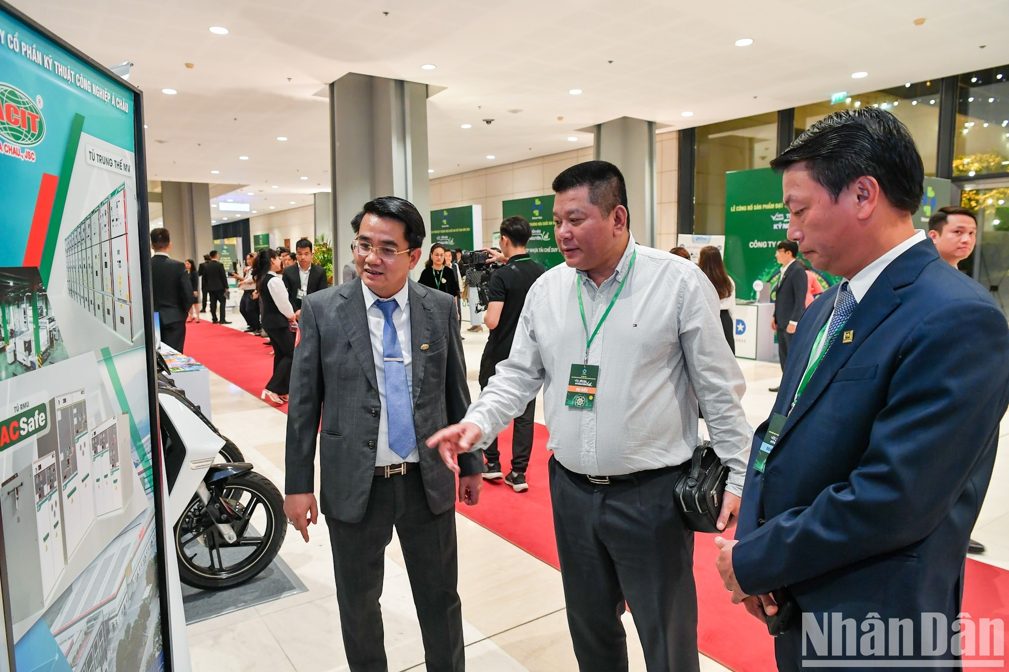 Delegados visitan exposición de los productos ganados la Marca Nacional 2024. Delegados visitan exposición de los productos ganados la Marca Nacional 2024.