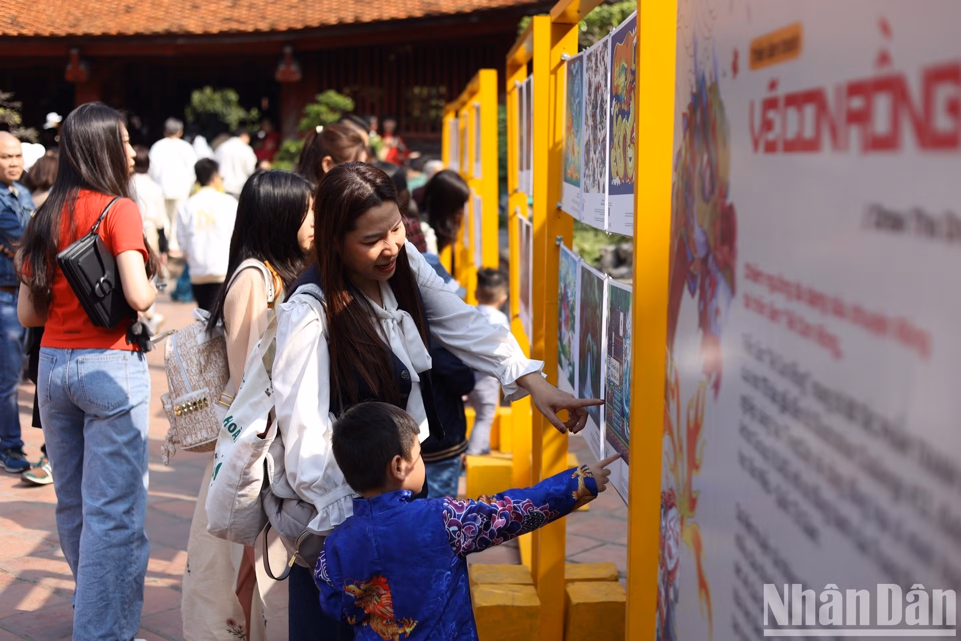 La exposición de pintura "Dibujando un Dragón" con 80 ilustraciones de más de 75 artistas.