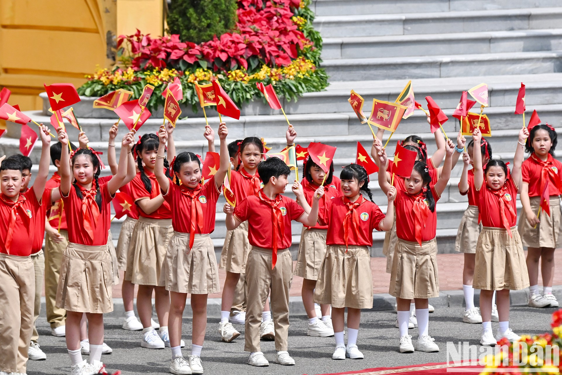 Niños capitalianos dan bienvenida a los dirigentes. Niños capitalianos dan bienvenida a los dirigentes.