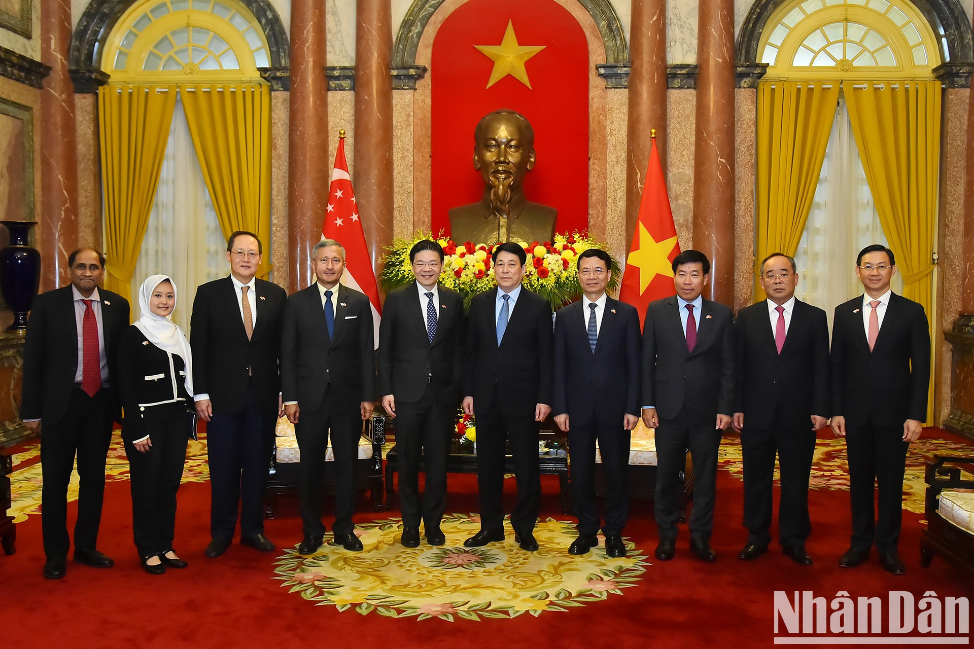 Ambos dirigentes y los asistentes al encuentro.