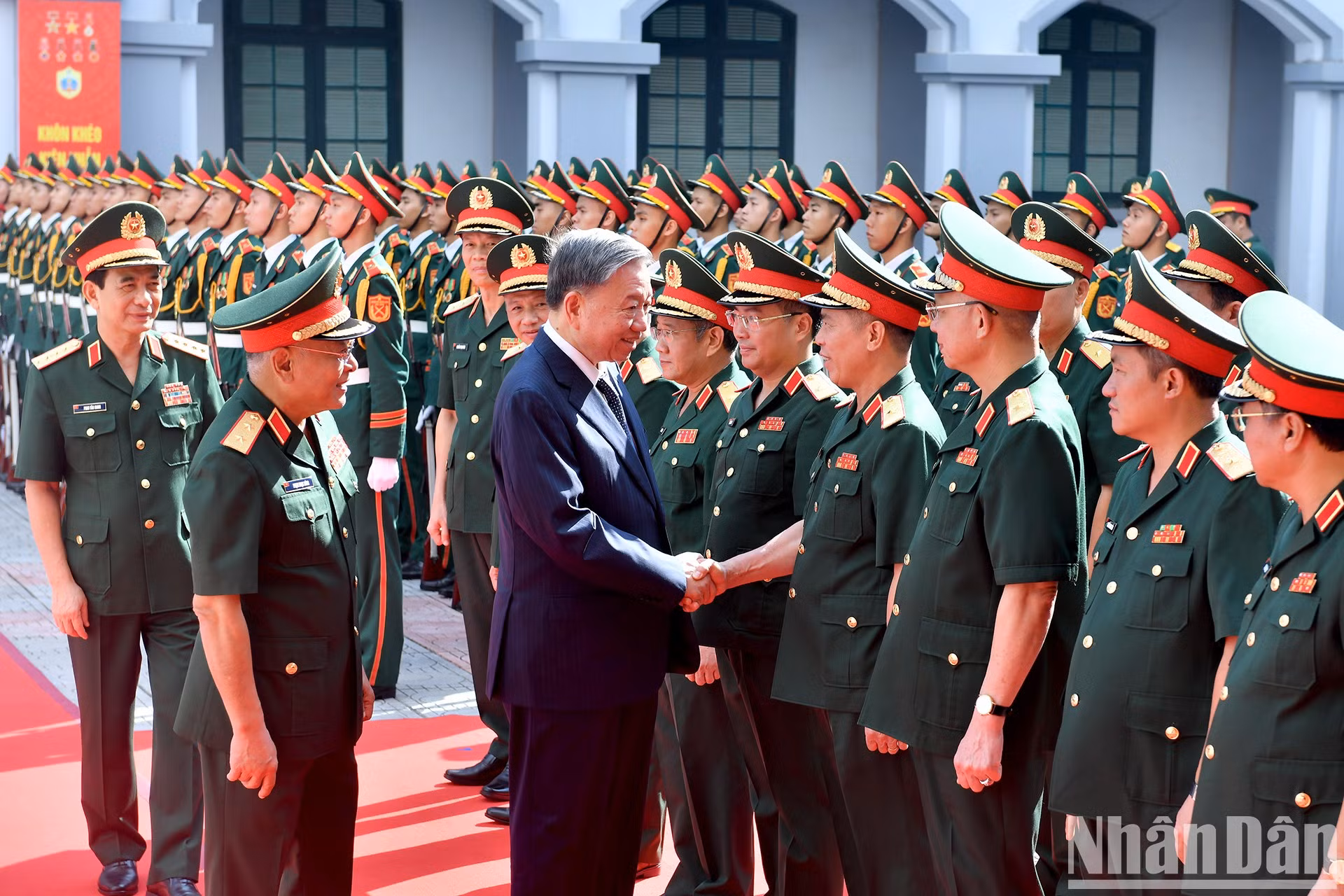 To Lam y los delegados del Departamento General de Inteligencia de Defensa.