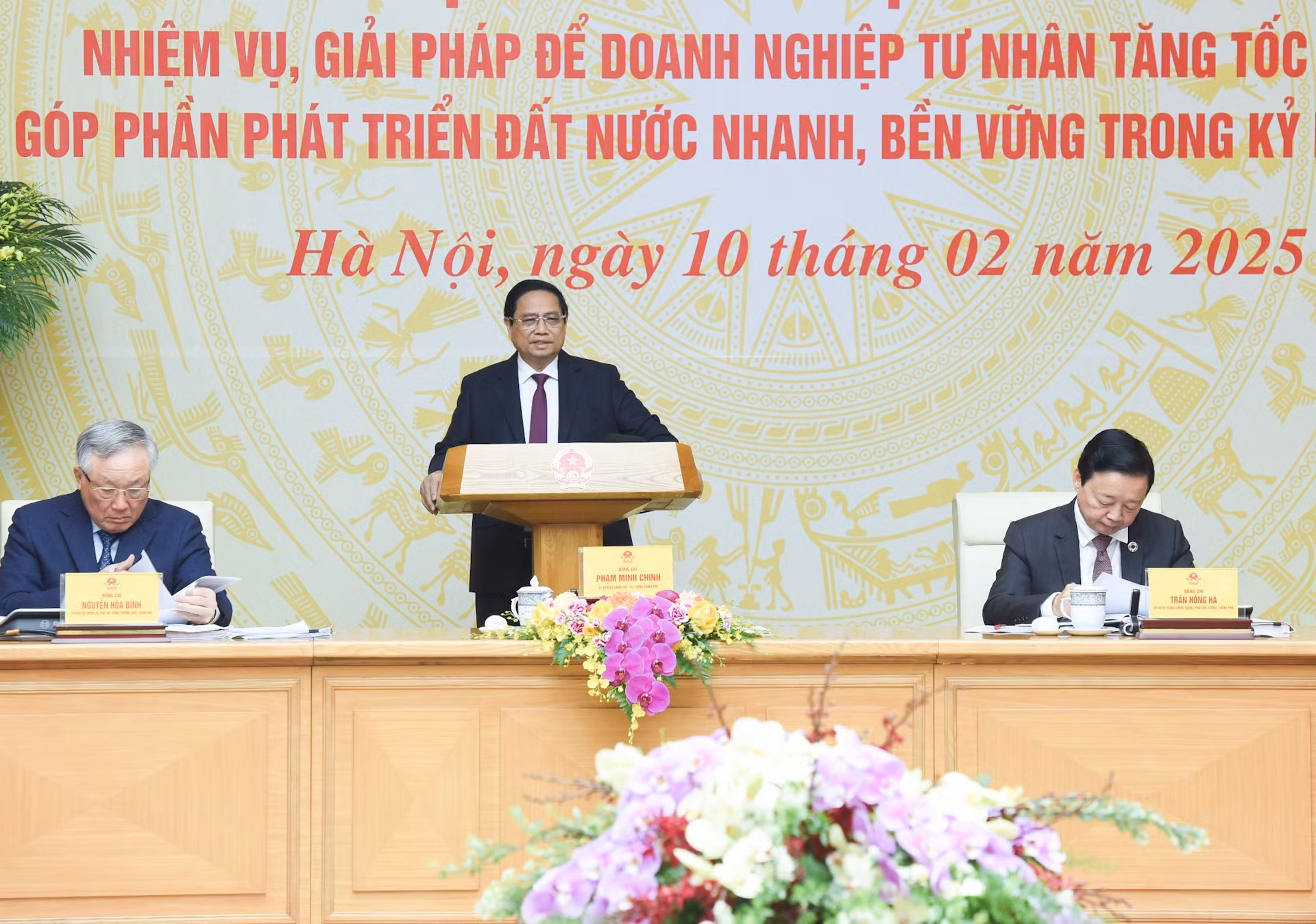 El premier Pham Minh Chinh habla en la cita.