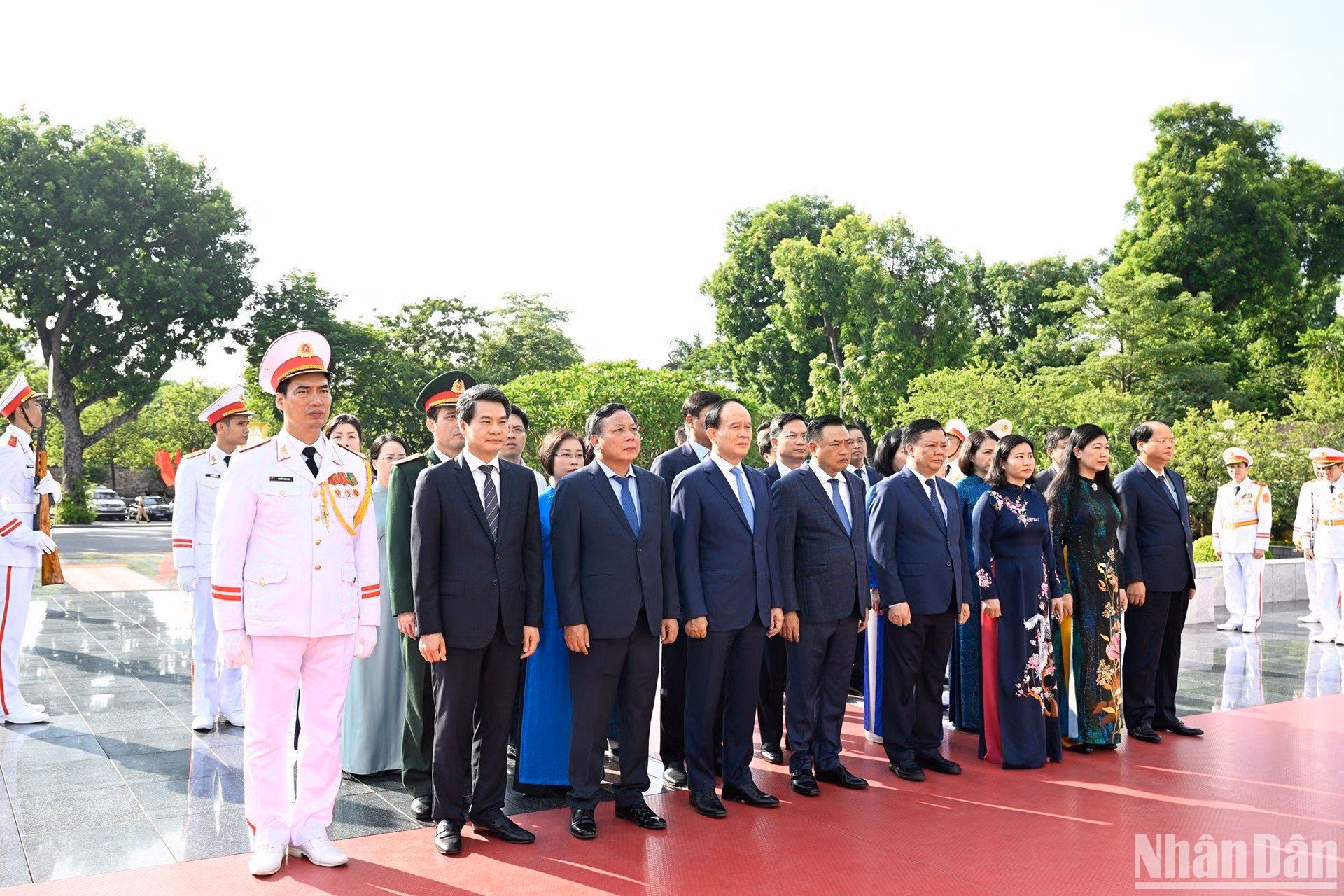 Delegación del Comité Popular, Consejo Popular y el Comité del Frente de la Patria de Vietnam en la capital Hanói.