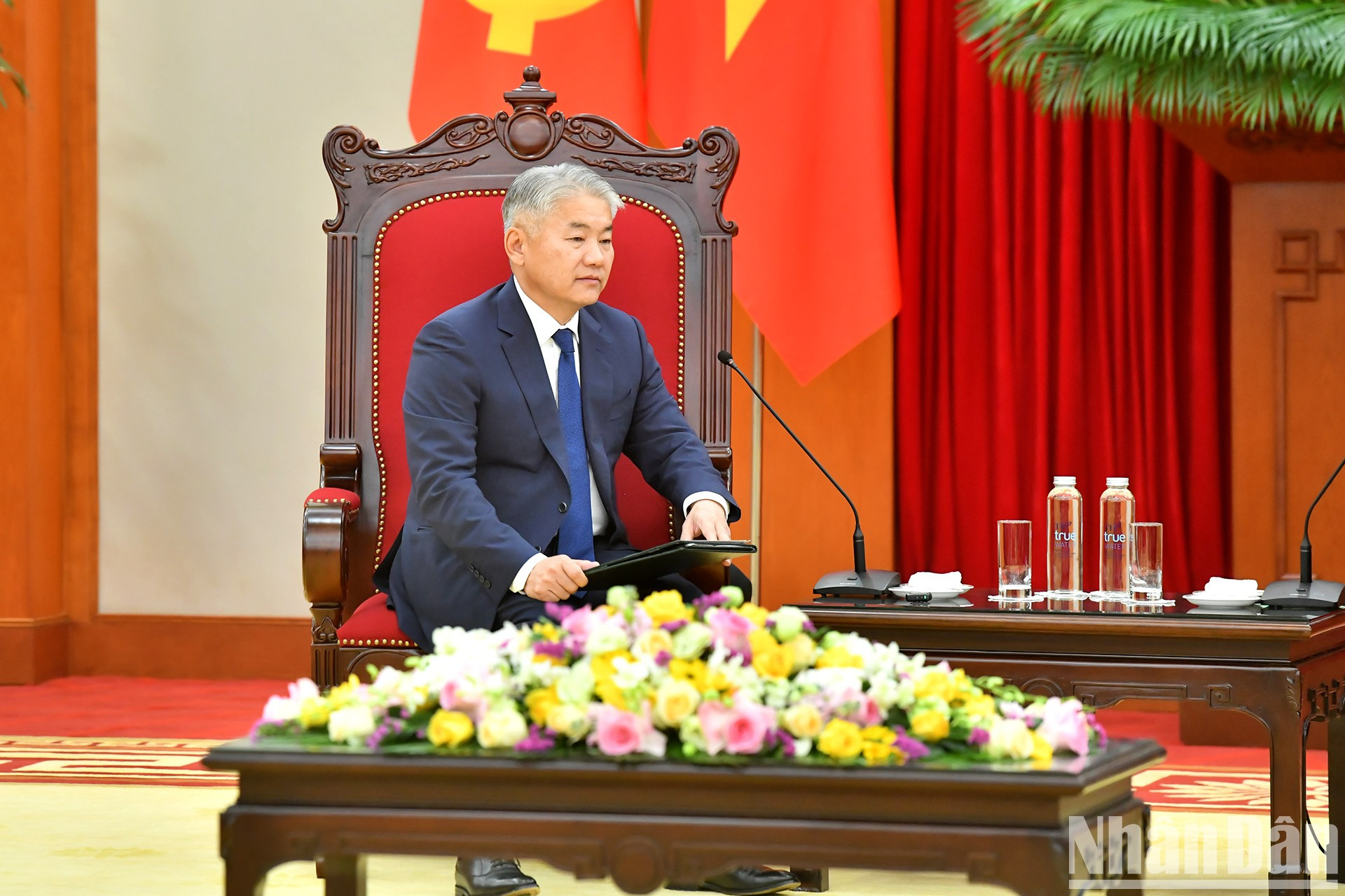 El ministro de Alimentación, Agricultura e Industria Ligera de Mongolia, Khayangaa Bolorchuluun, habla en la cita.