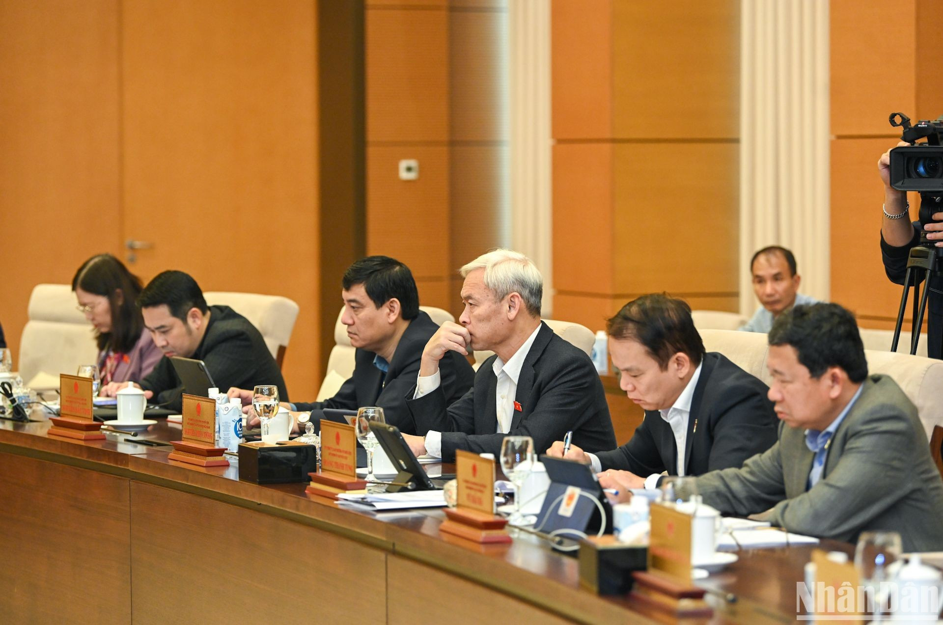 Miembros del Comité Permanente del Parlamento.