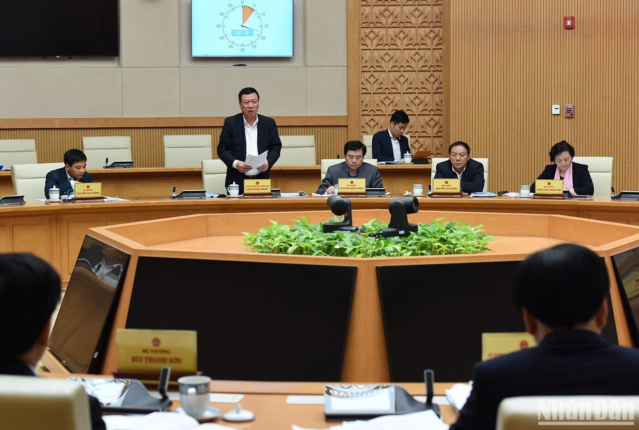 El inspector general del Gobierno, Doan Hong Phong habla en la cita.