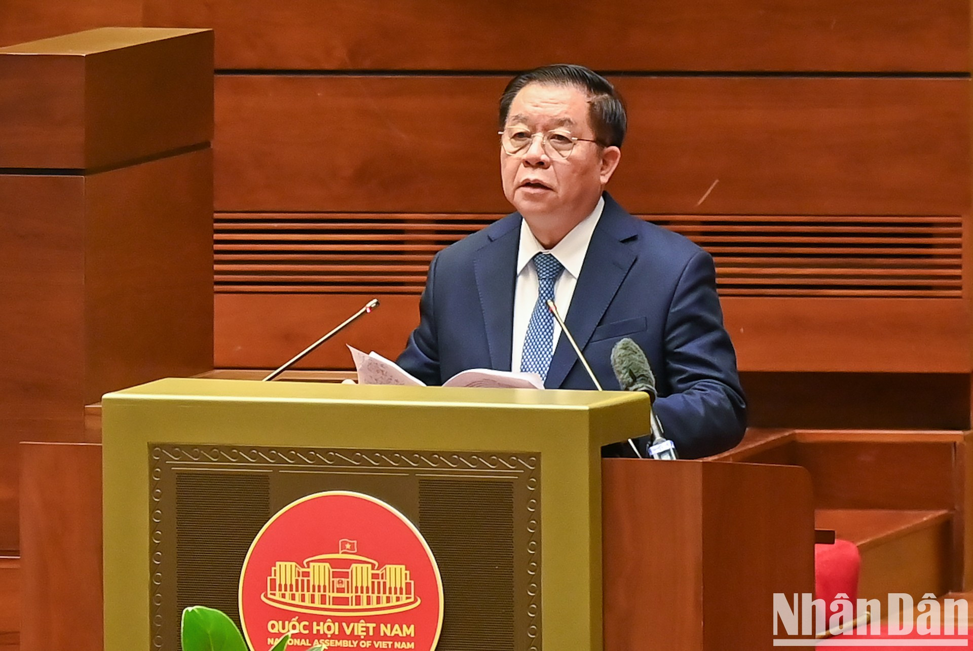 El jefe de la Comisión de Comunicación y Movilización de Masas, Nguyen Trong Nghia, pronuncia un discurso de clausura de la cita.