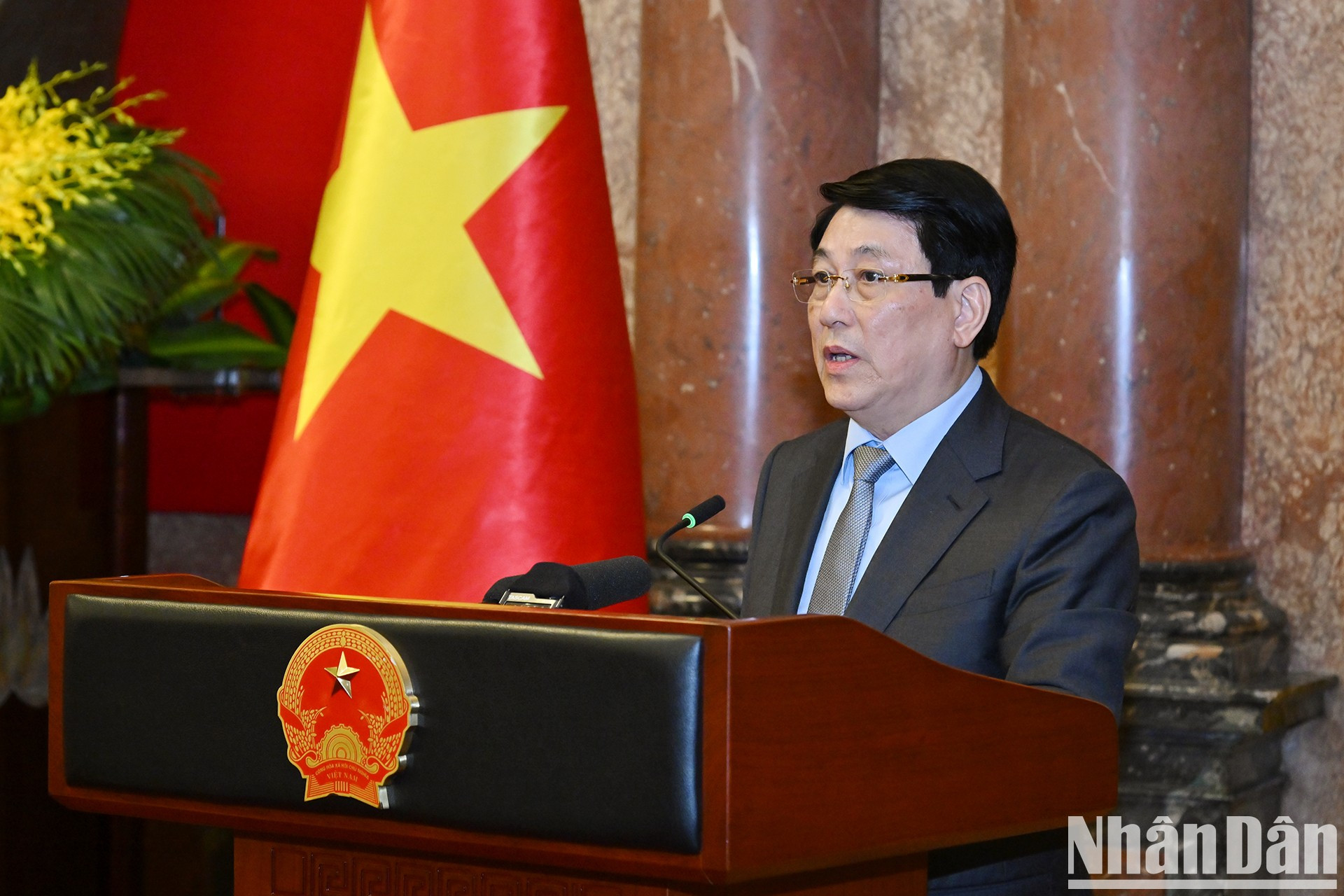 El presidente de Vietnam, Luong Cuong, habla en la cita. El presidente de Vietnam, Luong Cuong, habla en la cita.