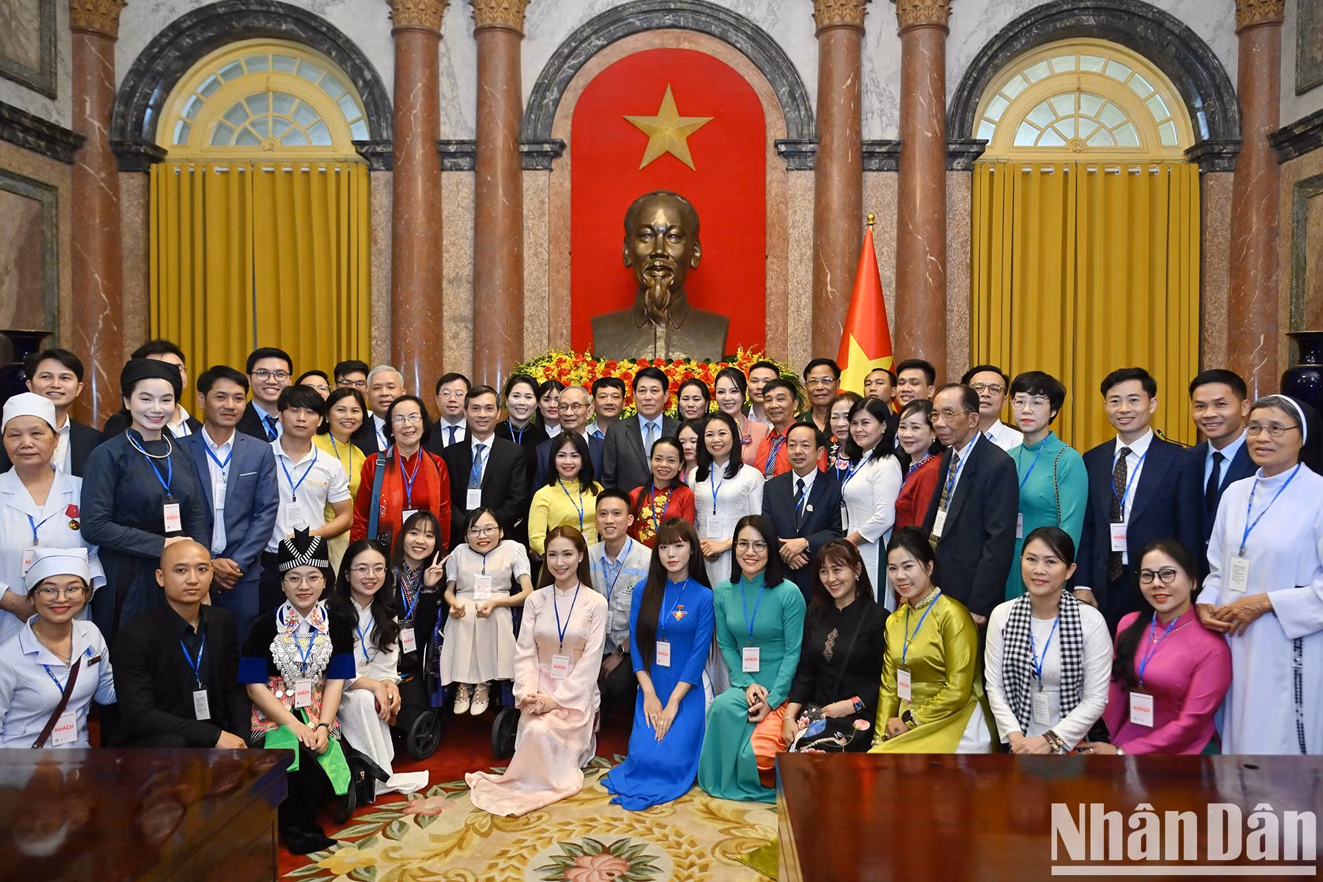 El presidente Luong Cuong y los ejemplos destacados del programa "Acciones Bondadosas".