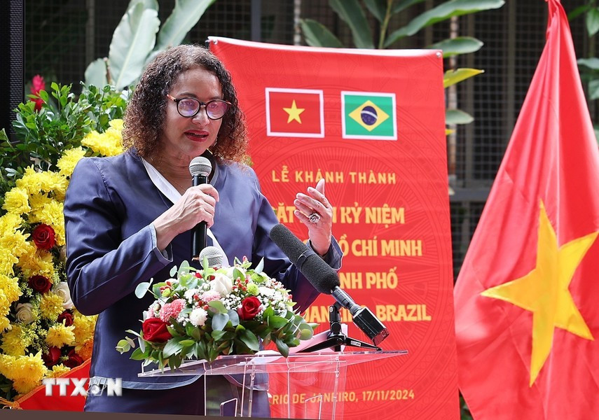 La ministra de Ciencia, Tecnología e Innovación, y presidenta del Partido Comunista, Luciana Santos, habla en el evento. La ministra de Ciencia, Tecnología e Innovación, y presidenta del Partido Comunista, Luciana Santos, habla en el evento.
