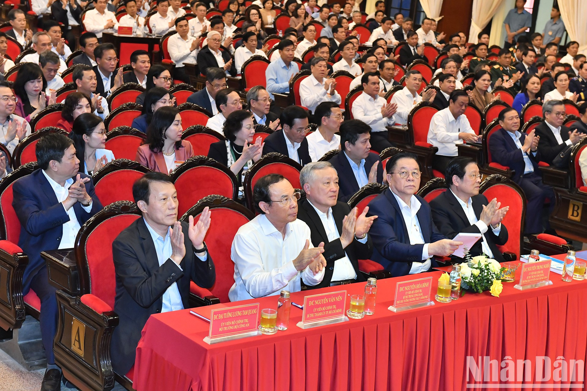 Los asistentes a la cita.