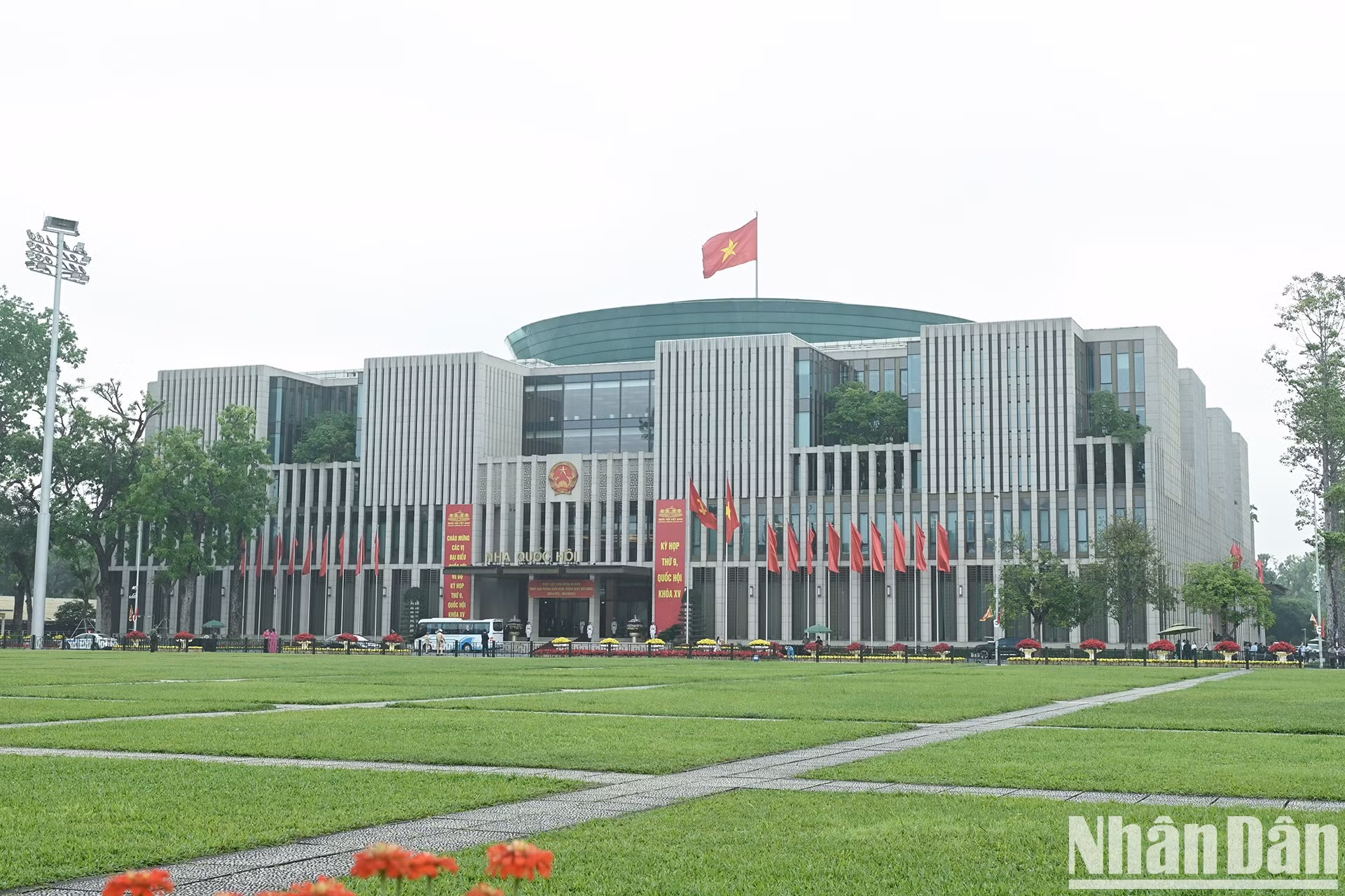 El noveno periodo de sesiones de la Asamblea Nacional de Vietnam de XV legislatura será inaugurada hoy con diversos contenidos importantes que captan atención del pueblo.