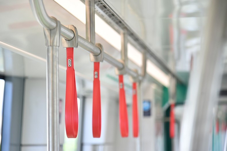 Los ciudadanos disfrutarán de viajes gratis durante los primeros 15 días de la operación. Los ciudadanos disfrutarán de viajes gratis durante los primeros 15 días de la operación.