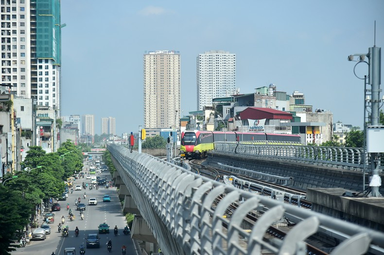 La velocidad del tren en la ruta Nhon-Hanói es de 80 kilómetros por hora. La velocidad del tren en la ruta Nhon-Hanói es de 80 kilómetros por hora.