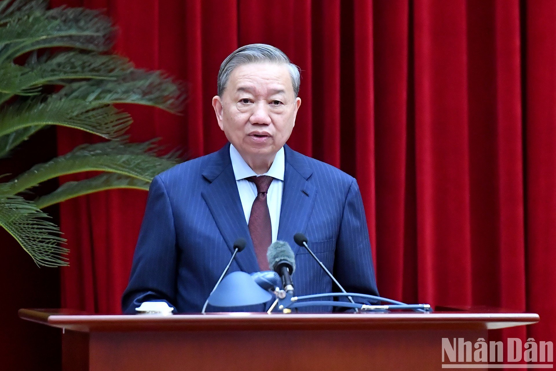 El secretario general del Partido Comunista de Vietnam, To Lam, pronuncia un discurso en el acto inaugural.