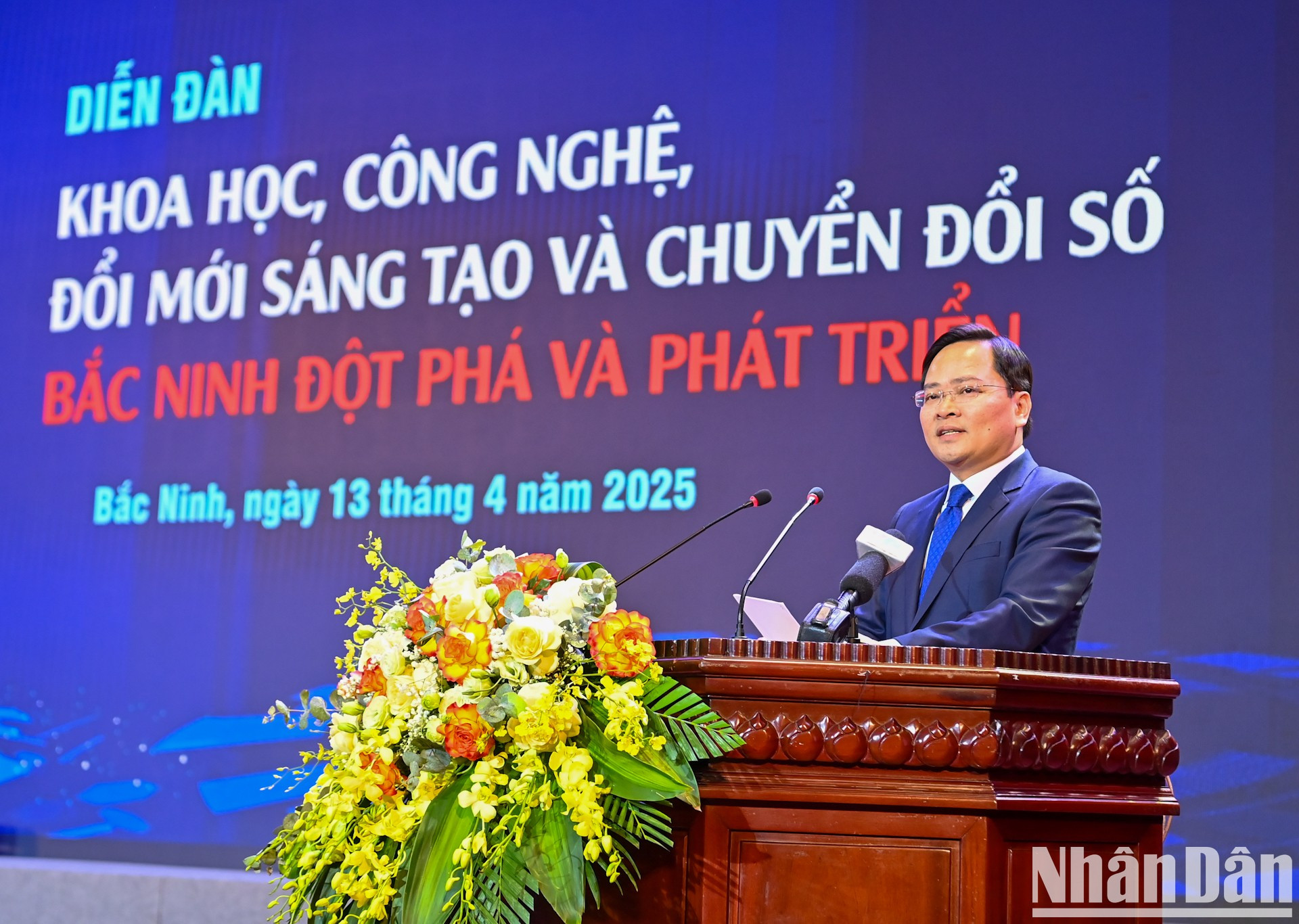 El secretario del Partido Comunista de Vietnam en Bac Ninh, Nguyen Anh Tuan, habla en la cita. El secretario del Partido Comunista de Vietnam en Bac Ninh, Nguyen Anh Tuan, habla en la cita.