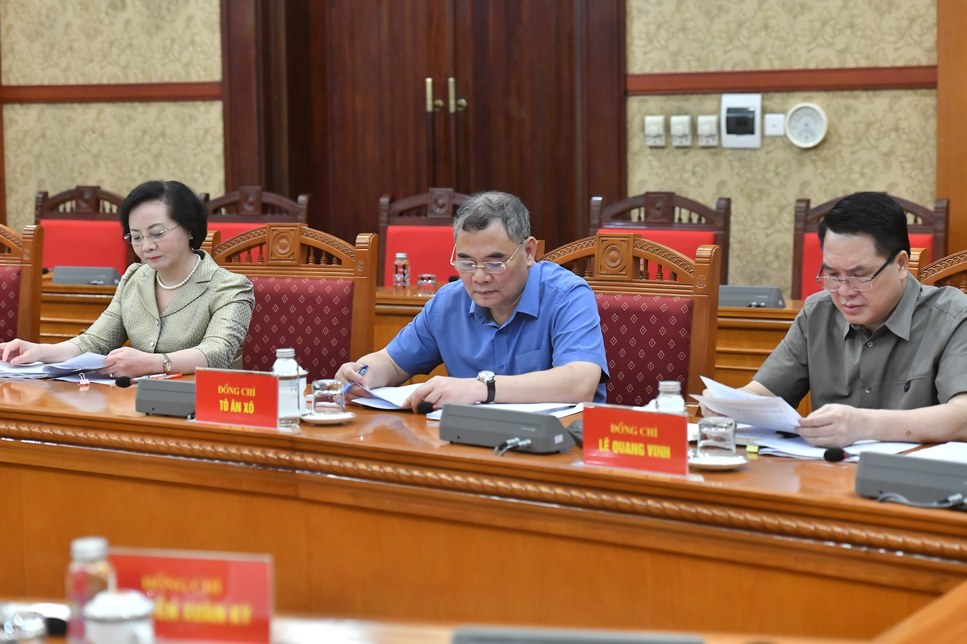 Miembros del subcomité en la reunión.