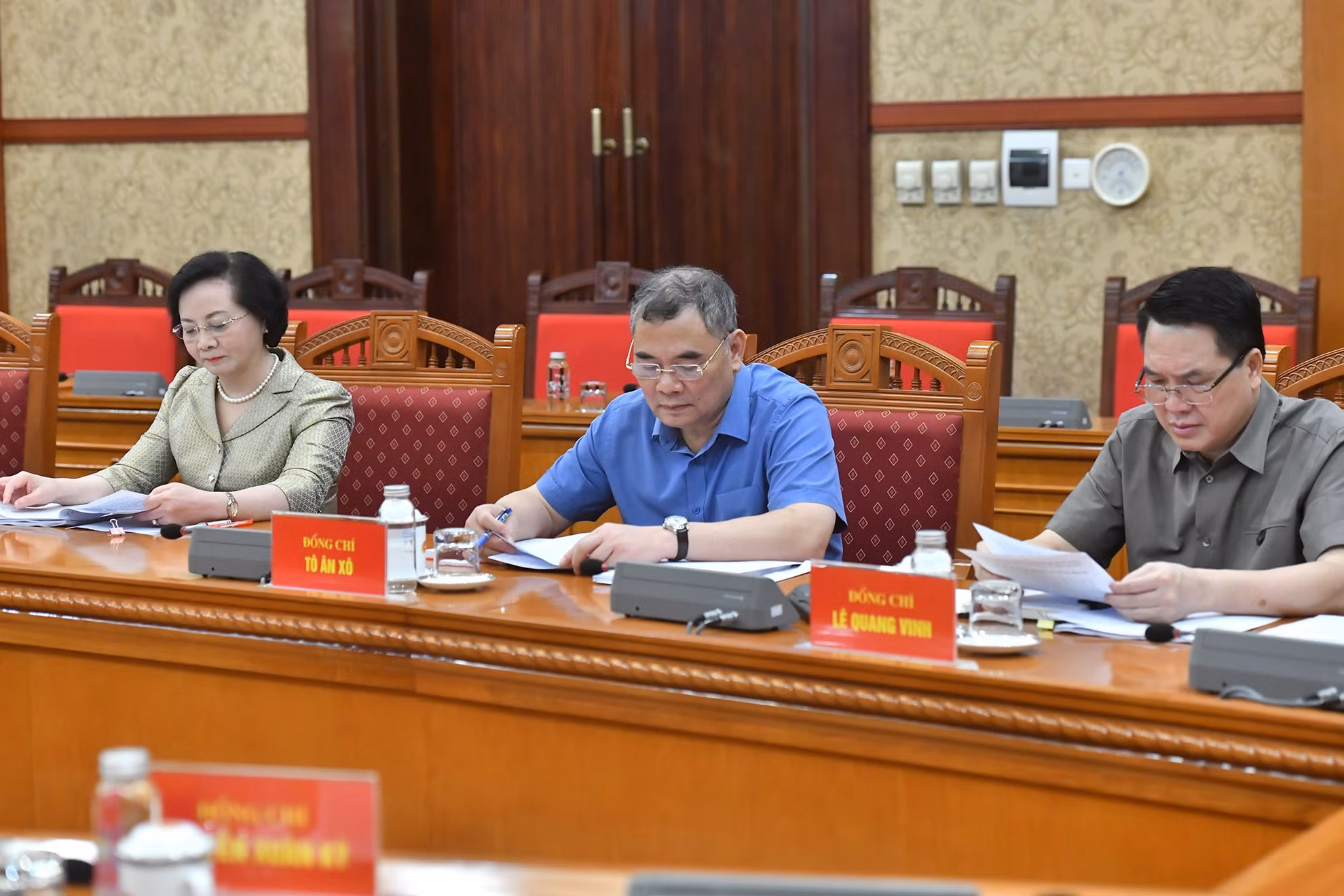 Miembros del subcomité en la reunión.