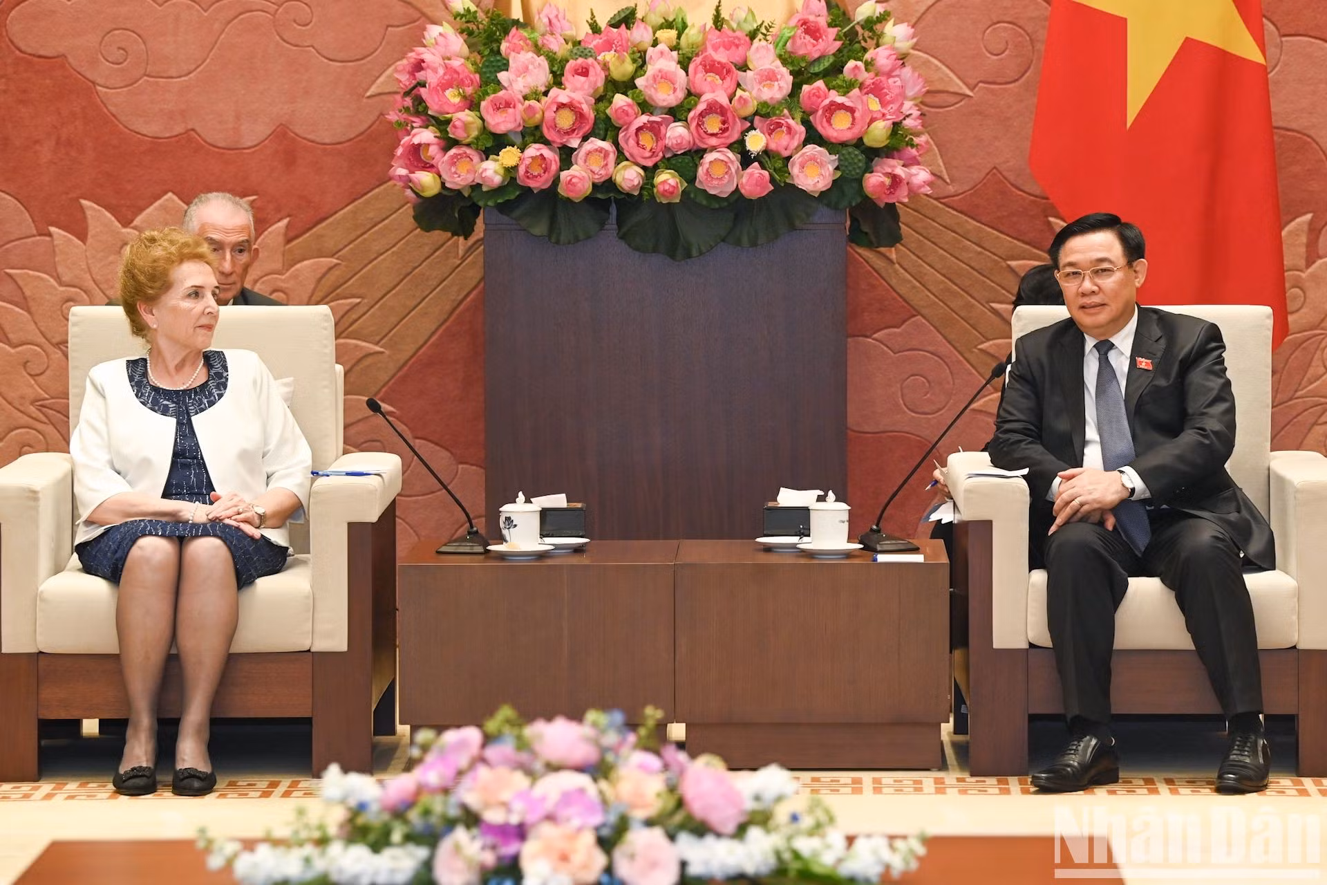 El presidente de la Asamblea Nacional de Vietnam, Vuong Dinh Hue, y la primera vicepresidenta de la Asamblea Nacional de Hungría, Márta Mátrai. El presidente de la Asamblea Nacional de Vietnam, Vuong Dinh Hue, y la primera vicepresidenta de la Asamblea Nacional de Hungría, Márta Mátrai.