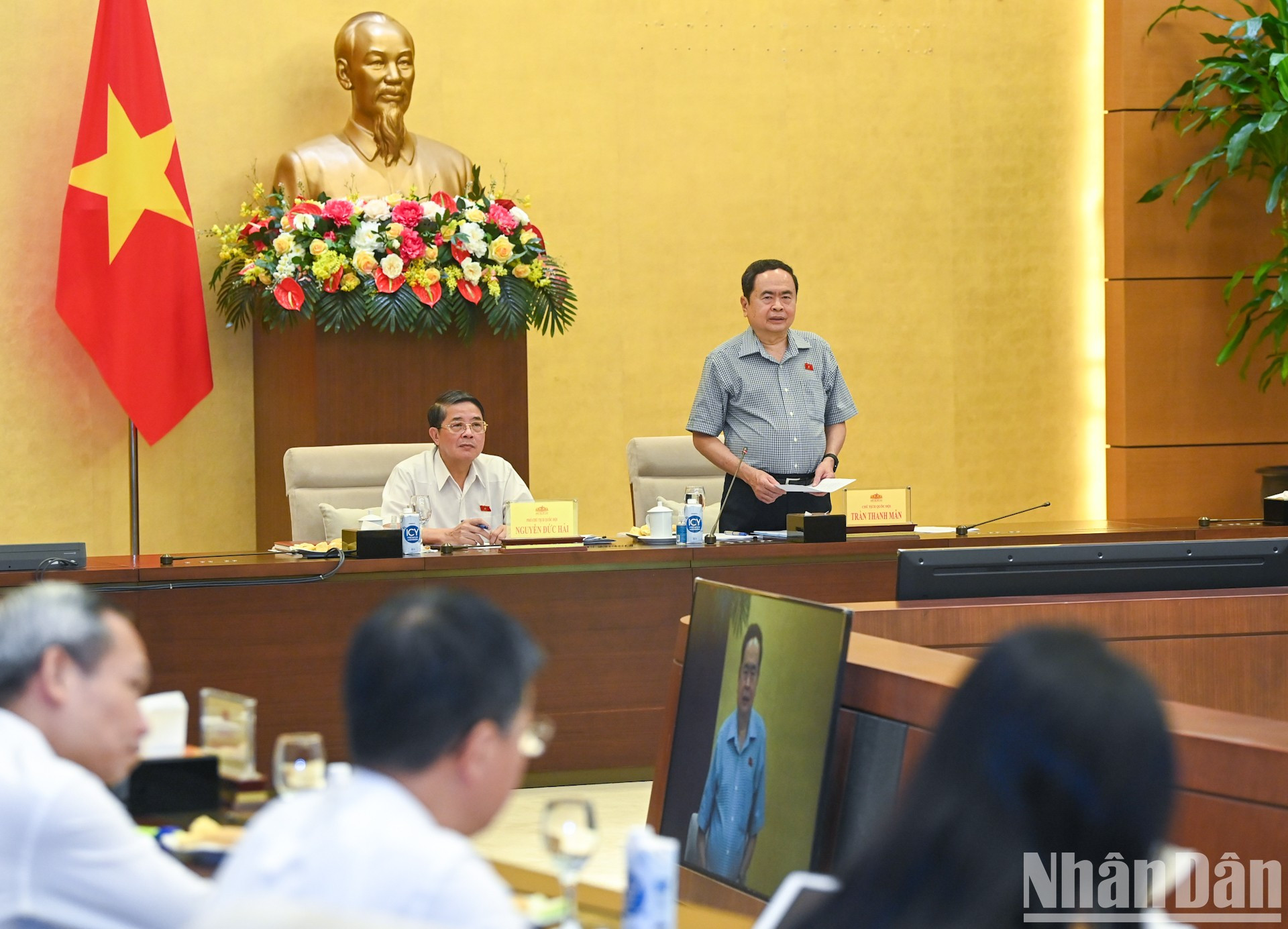 El presidente de la Asamblea Nacional de Vietnam, Tran Thanh Man, habla en la reunión. El presidente de la Asamblea Nacional de Vietnam, Tran Thanh Man, habla en la reunión.