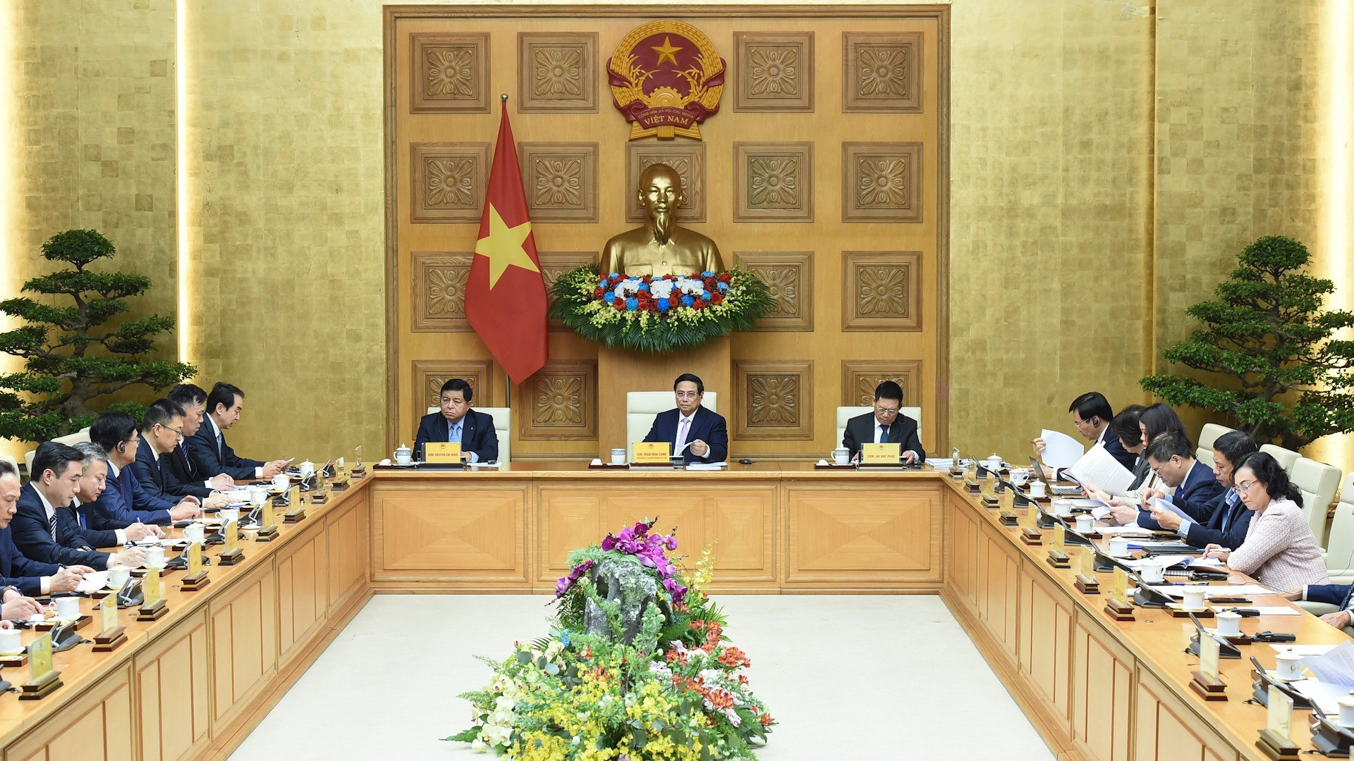 El premier Pham Minh Chinh conversa con las empresas chinas. El premier Pham Minh Chinh conversa con las empresas chinas.