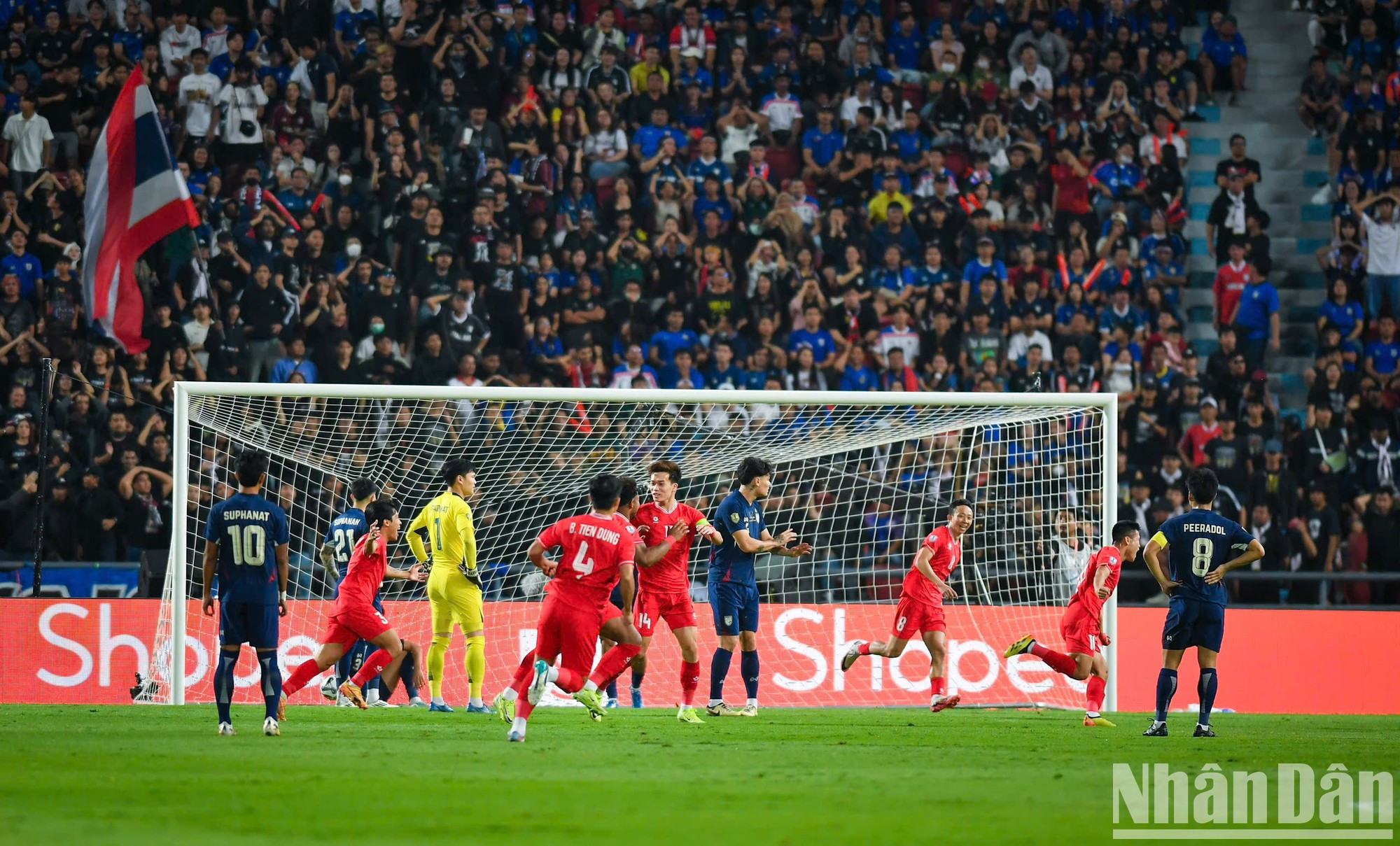 Tuan Hai celebra el primer gol. Tuan Hai celebra el primer gol.