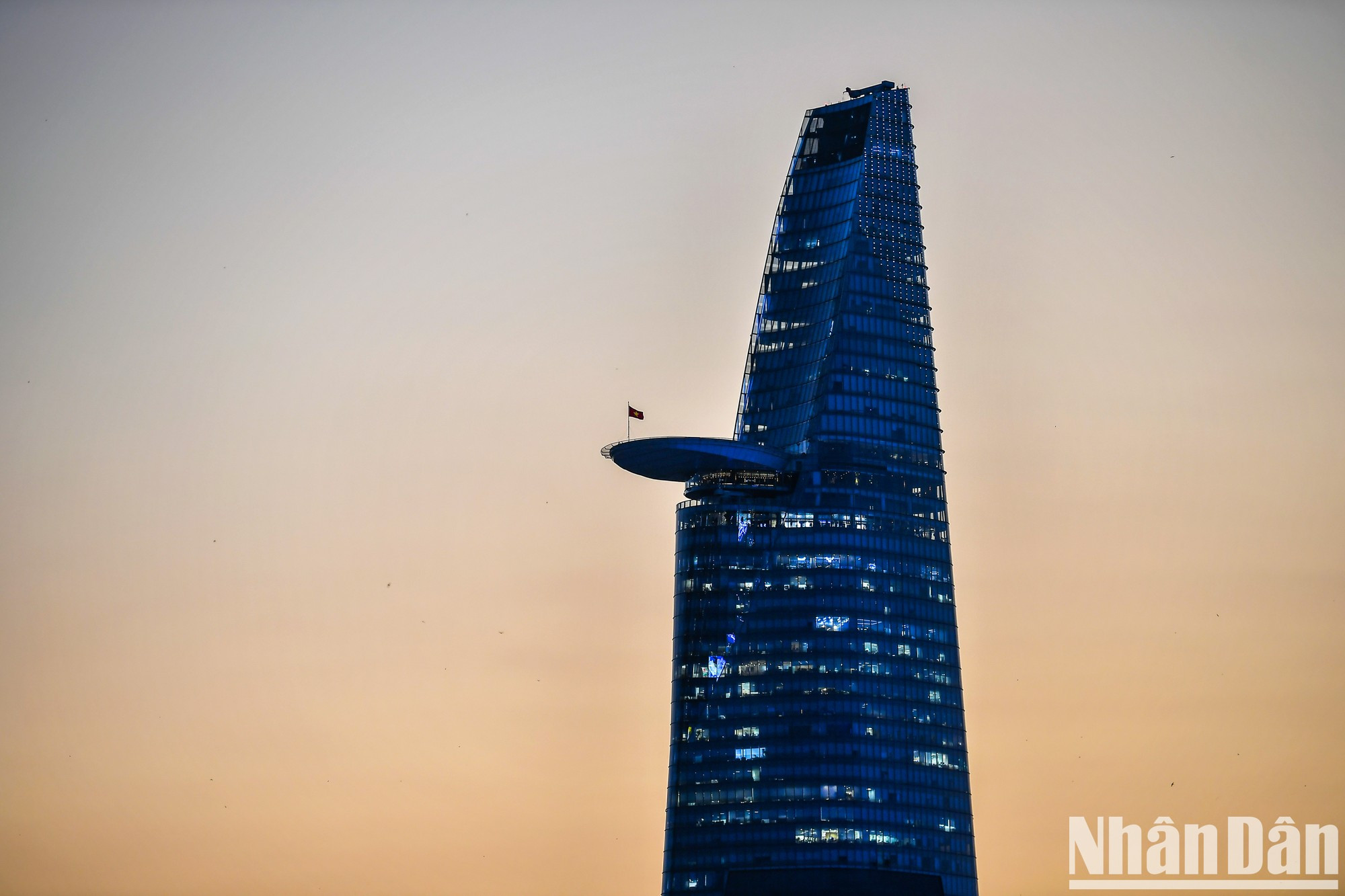 La Torre Financiera Bitexco, inaugurada en 2010, tiene una altura de 262 metros. Era el más alto de la ciudad hasta la inauguración de Landmark 81 en 2018.
