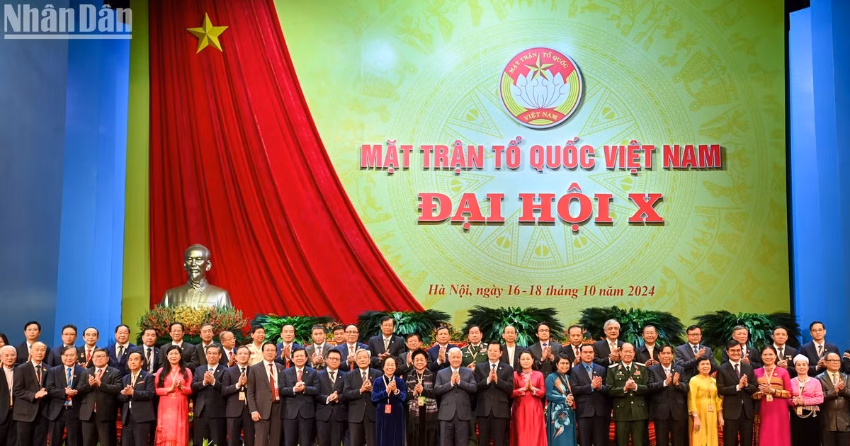 El Presídium del X mandato del Comité Central del Frente de la Patria de Vietnam para el periodo 2024-2029.