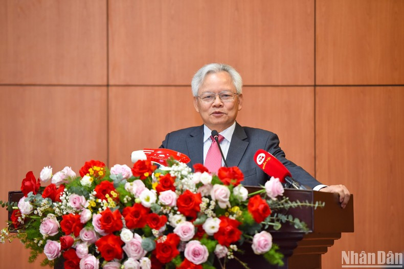 El profesor y doctor Ta Ngoc Tan, vicepresidente permanente del Consejo Teórico del Comité Central de la fuerza política (Foto: NHAT QUANG)