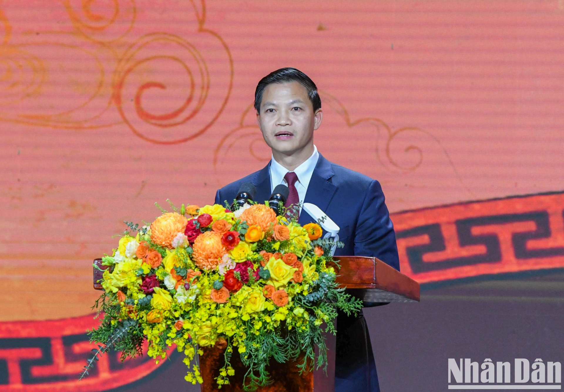 El presidente del Comité Popular de Bac Ninh, Vuong Quoc Tuan, pronuncia un discurso. El presidente del Comité Popular de Bac Ninh, Vuong Quoc Tuan, pronuncia un discurso.