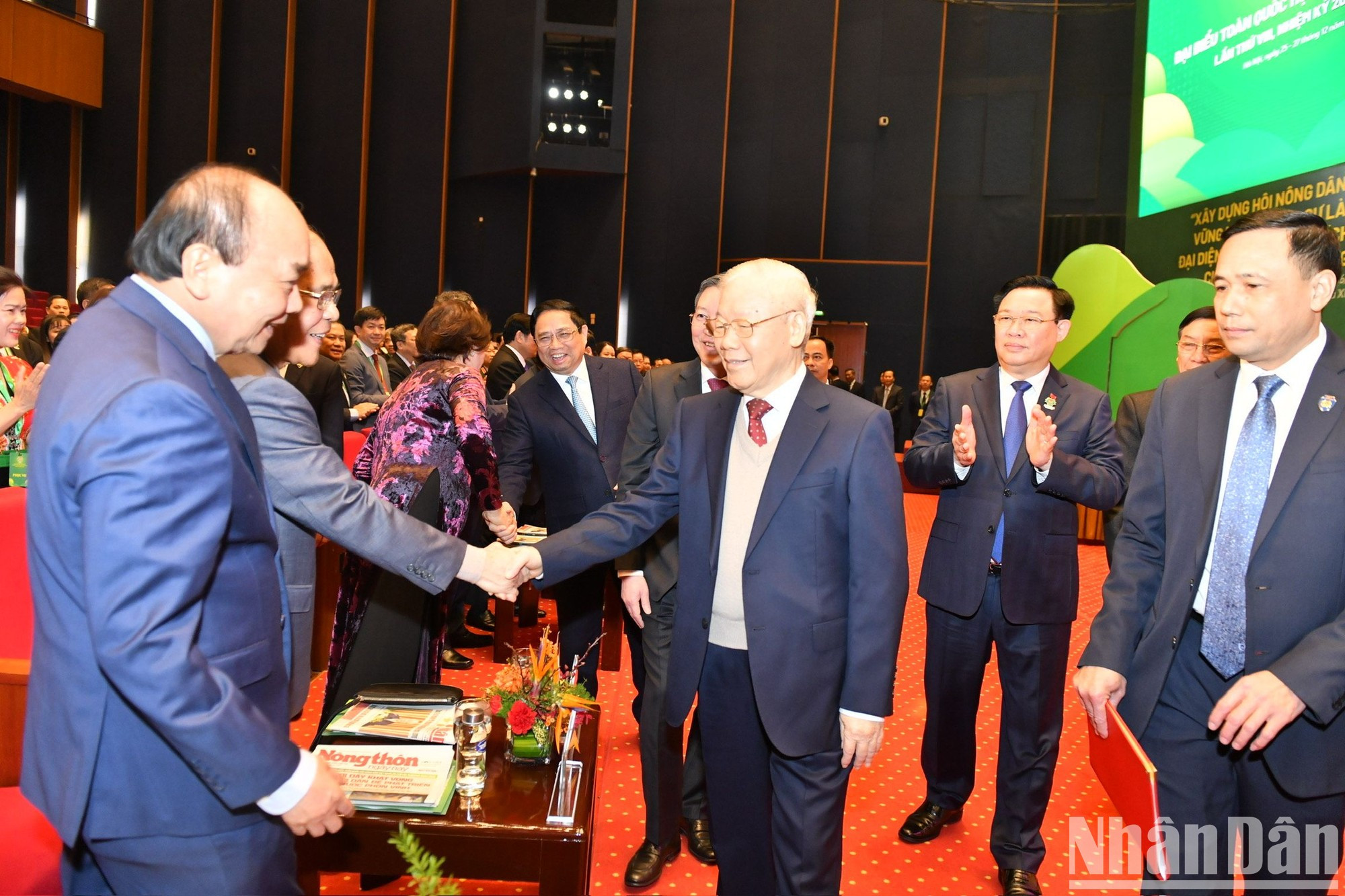 Dirigentes del Partido y Estado del país en el evento.