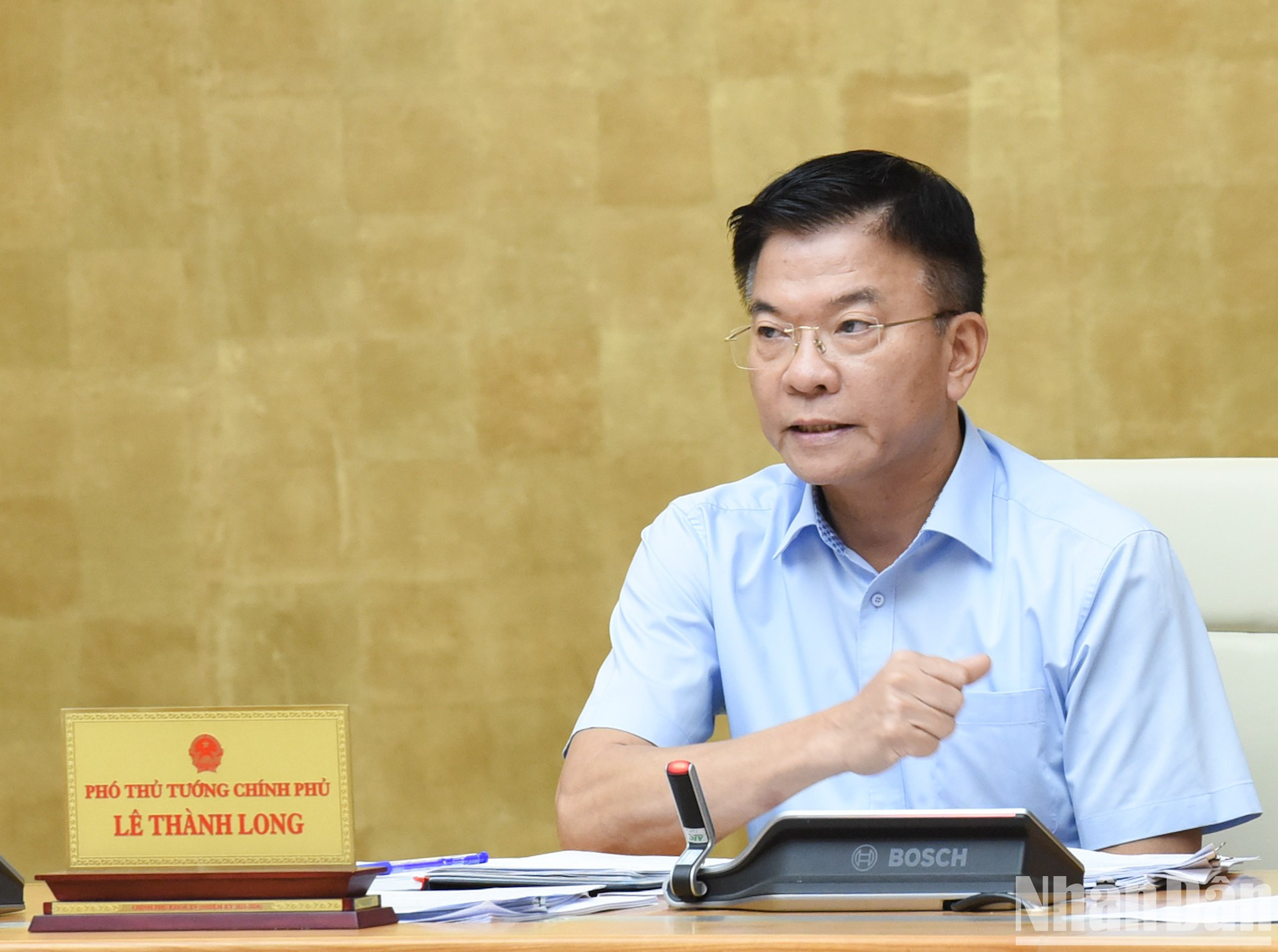 El vice primer ministro Le Thanh Long habla en la sesión. El vice primer ministro Le Thanh Long habla en la sesión.