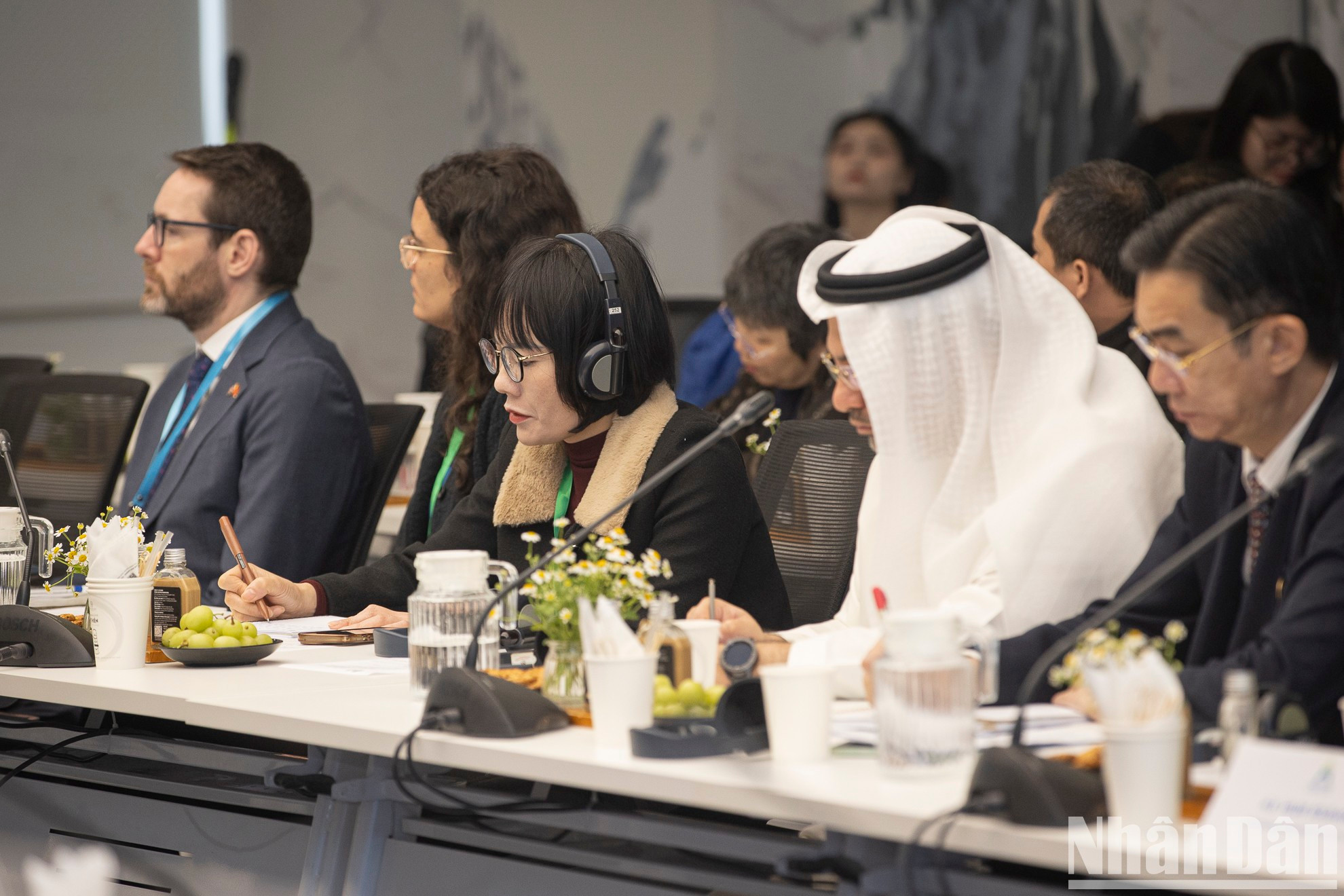 Los delegados comparten sus experiencias sobre cómo mantener la estabilidad y el desarrollo sostenible en la región.