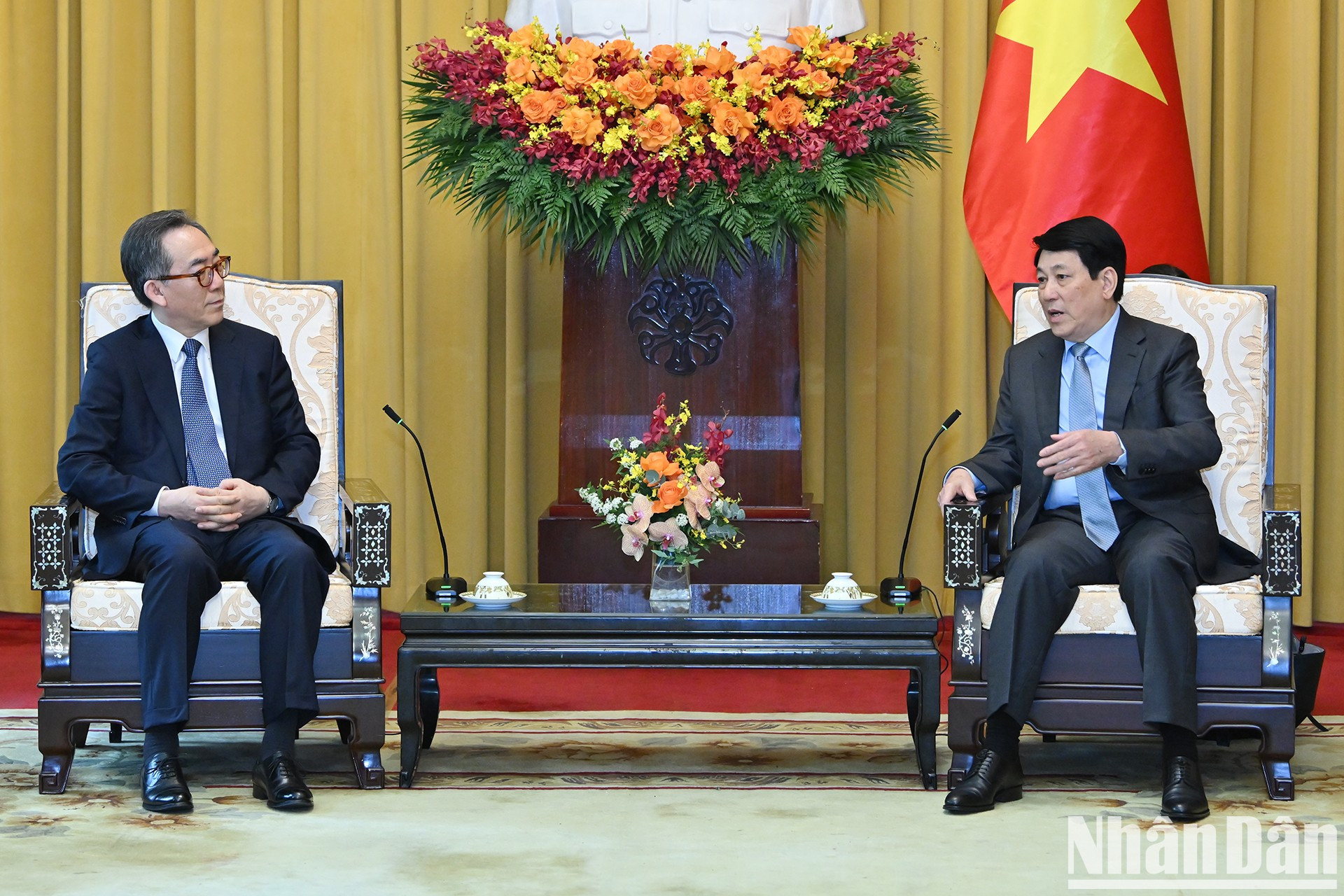 El jefe del Estado vietnamita intercambia con el canciller surcoreano. El jefe del Estado vietnamita intercambia con el canciller surcoreano.