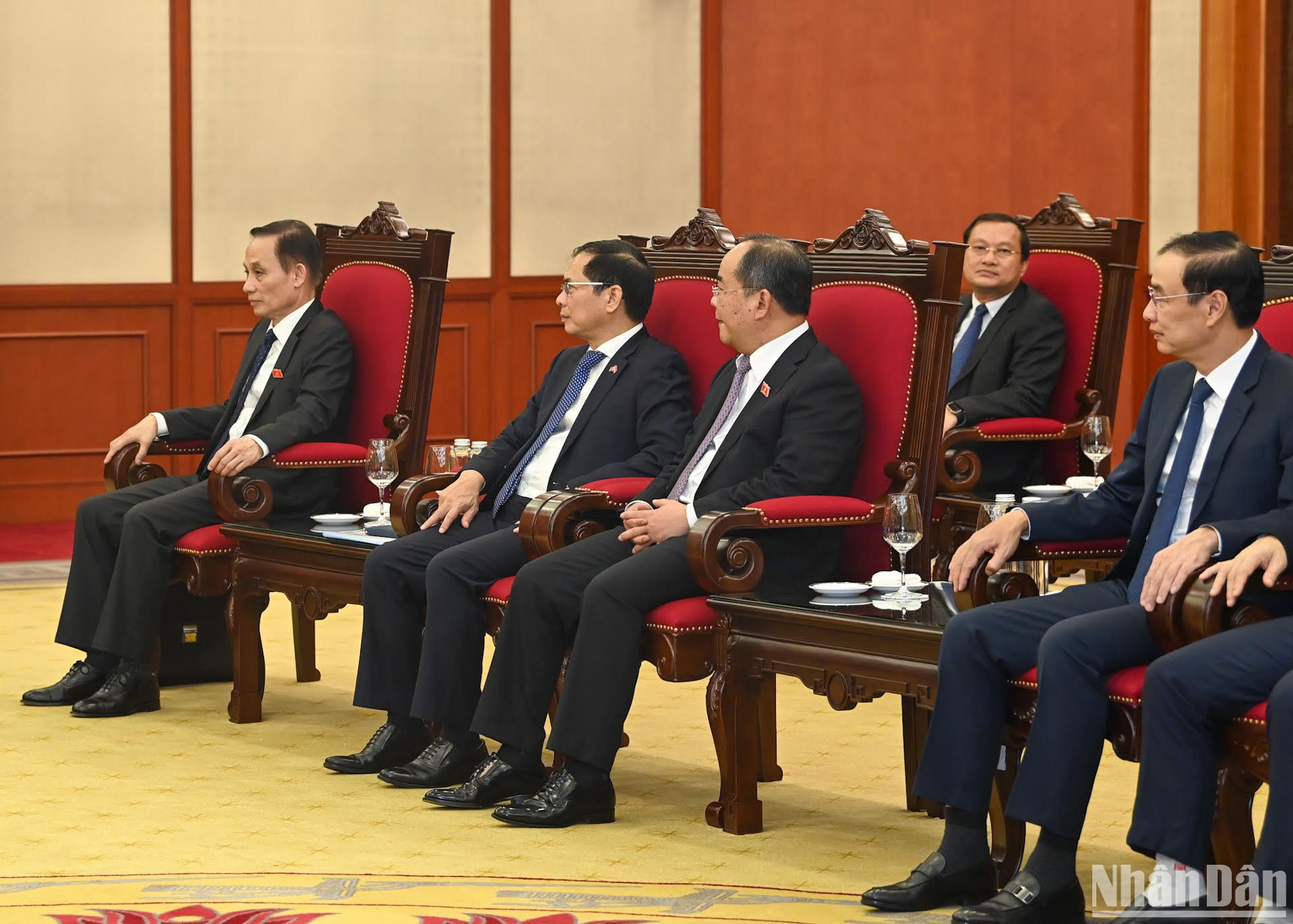 Asistentes vietnamitas a la reunión. Asistentes vietnamitas a la reunión.